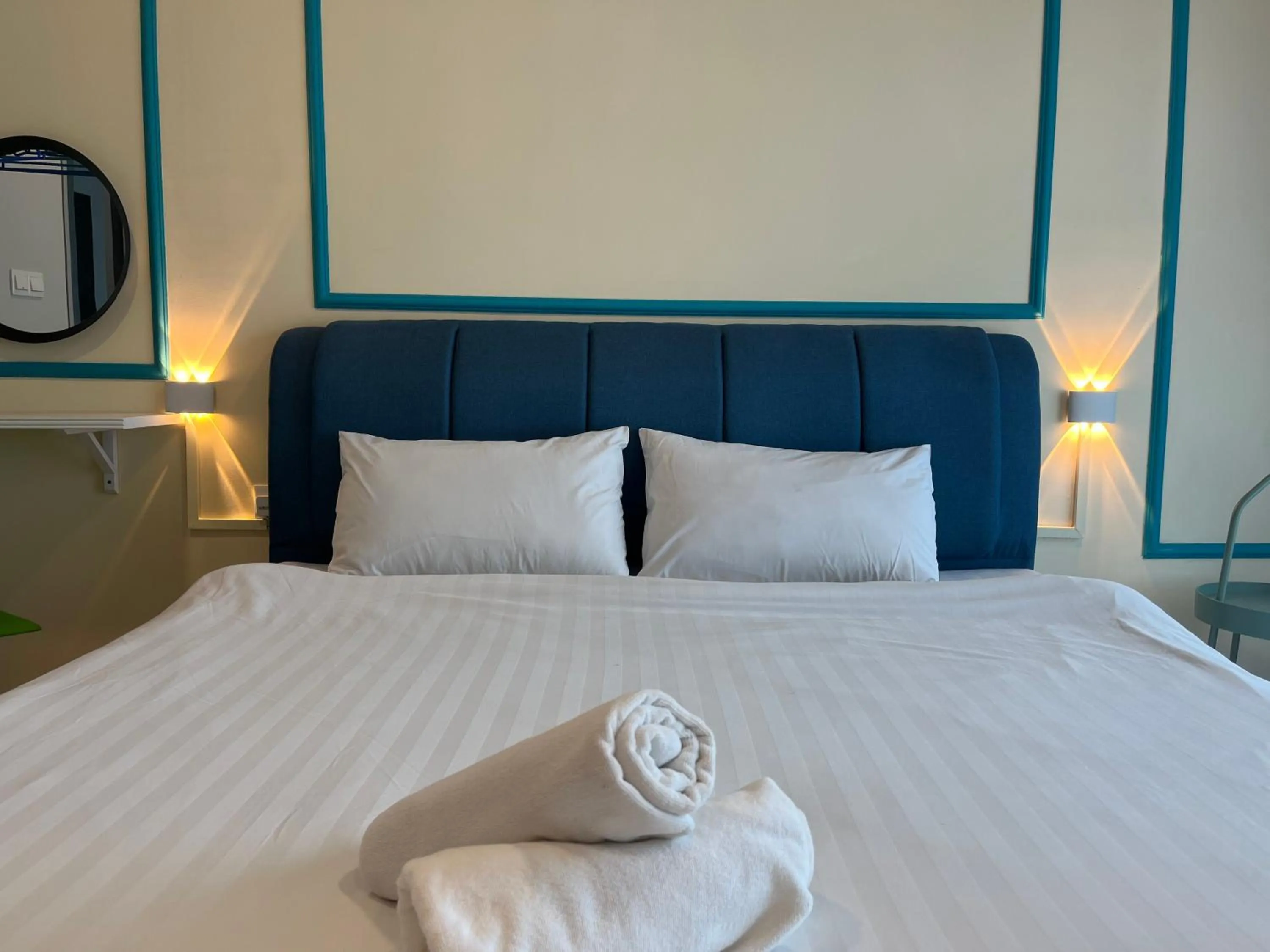 Bed in Splendours Condos@Jesselton Quay