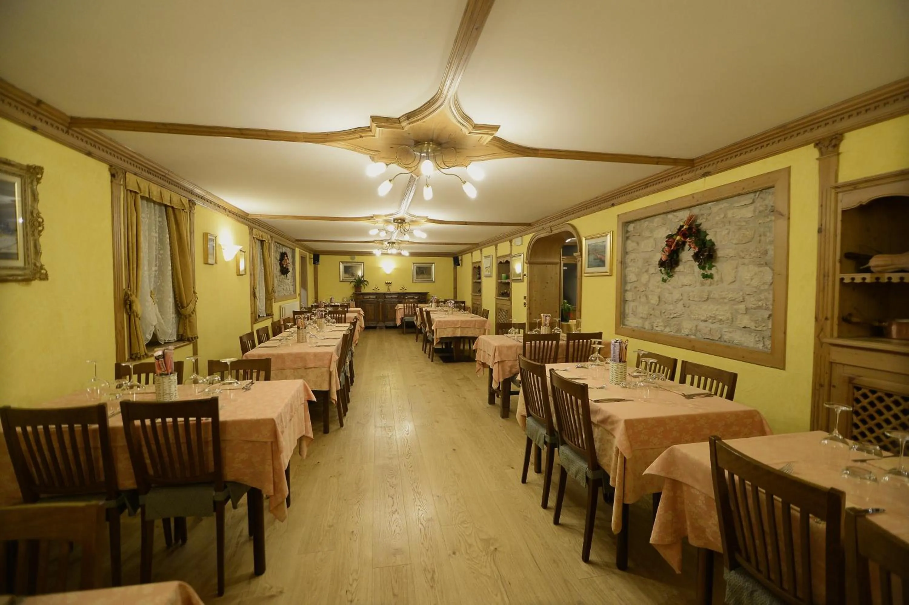 Restaurant/places to eat in Albergo Valbella