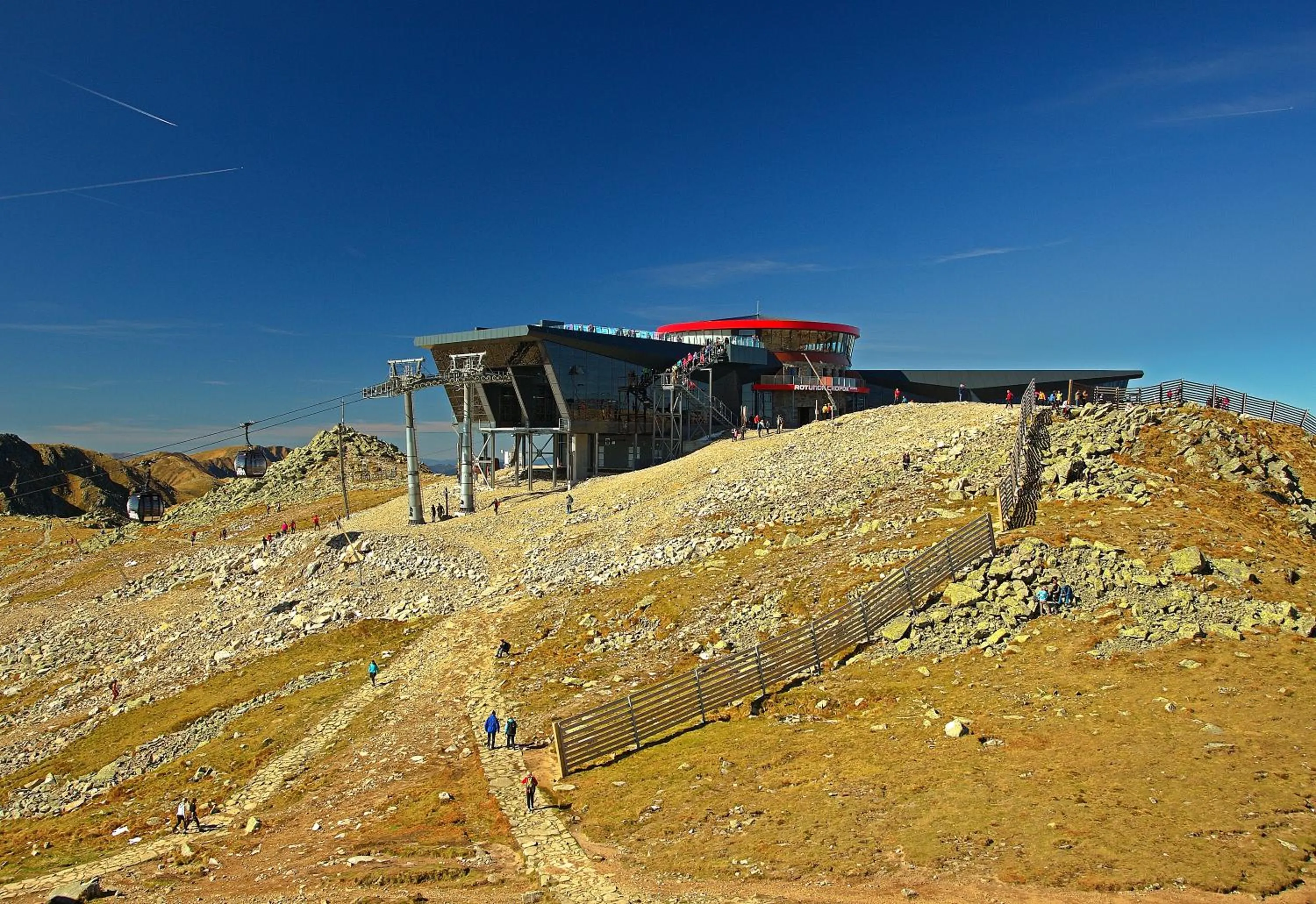 Day in Noc na Chopku, Rotunda