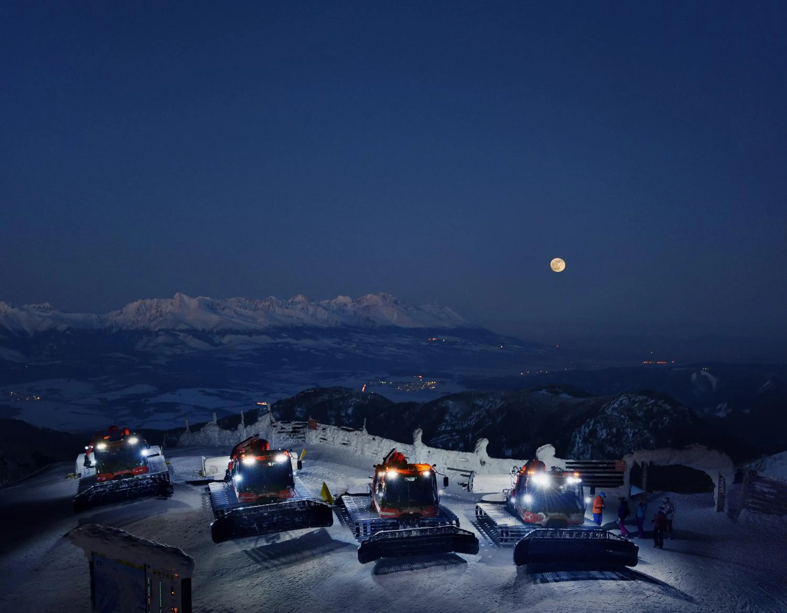 Night in Noc na Chopku, Rotunda