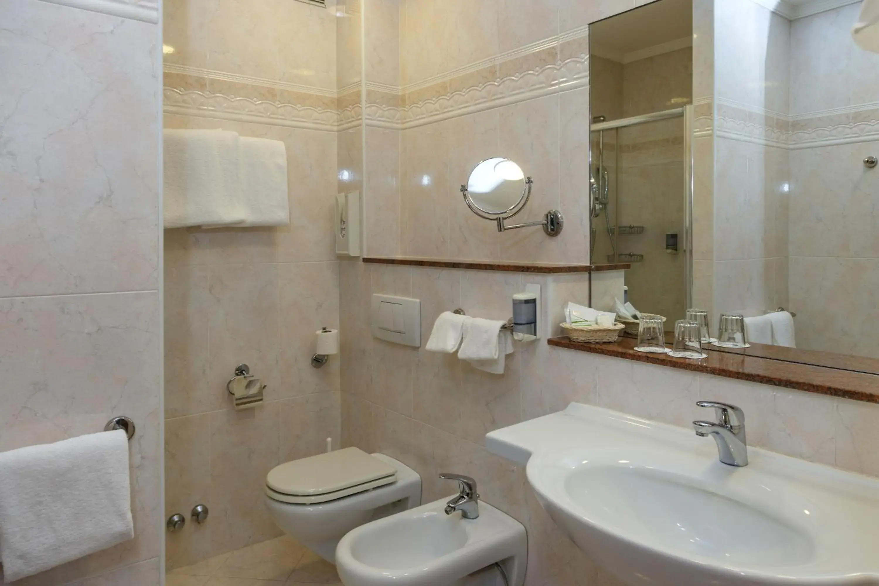 Single Room with Balcony in Hotel Terme Millepini Single Room with Balcony in Hotel Terme Millepini