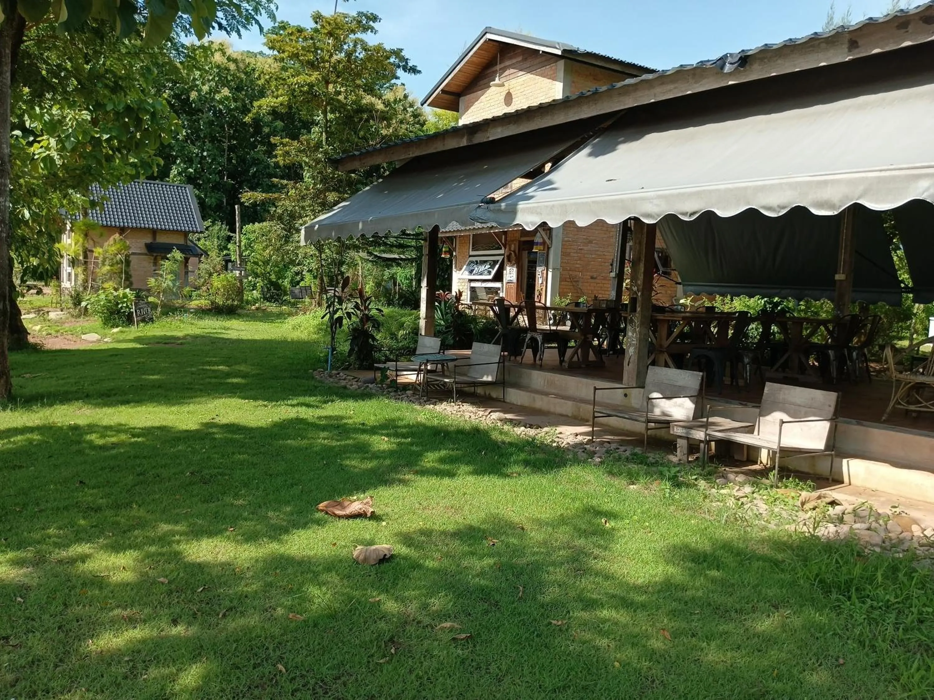 Restaurant/places to eat in THE RIVER RUNS CHIANG KLANG