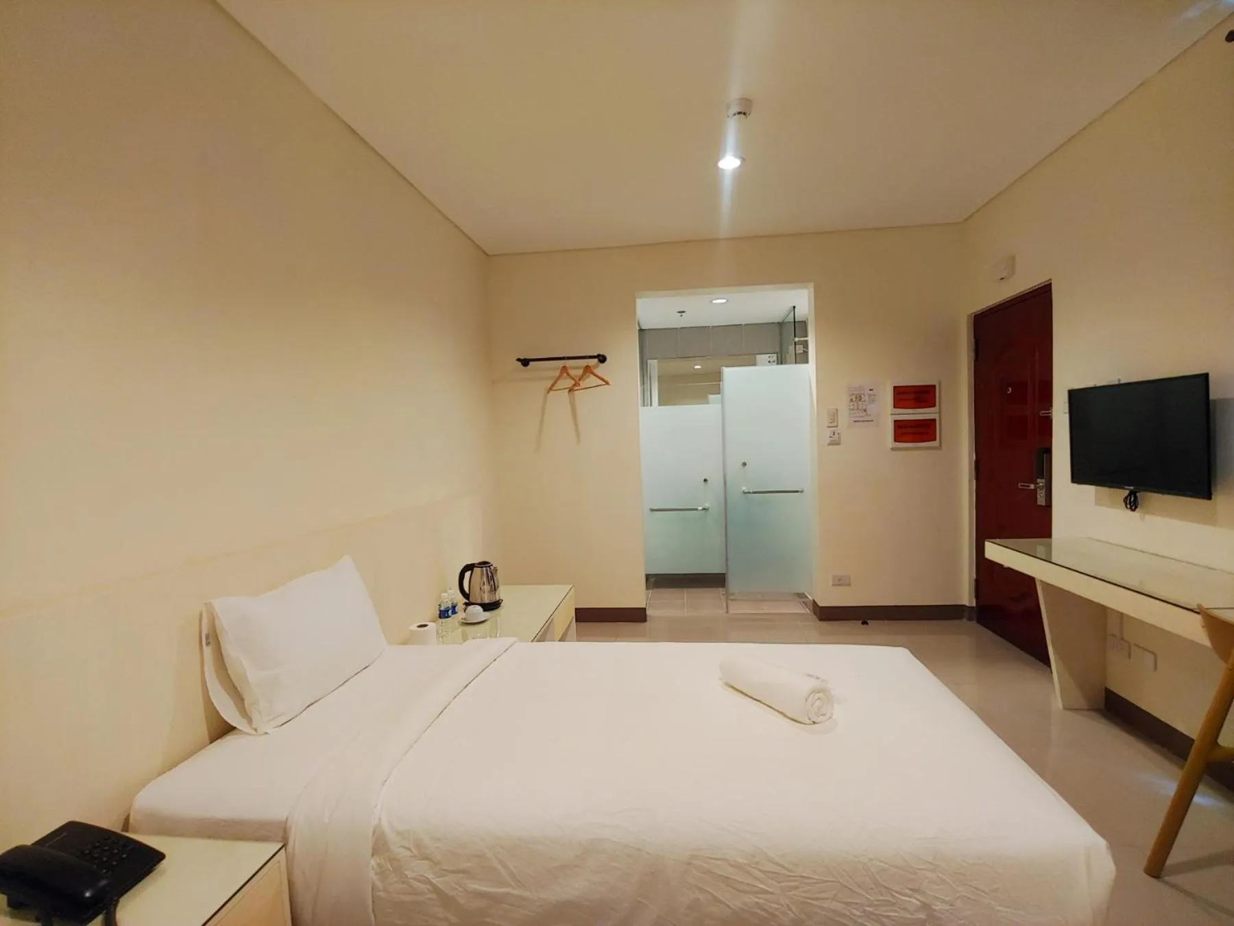 Photo of the whole room, Bed in Kaizen Suites