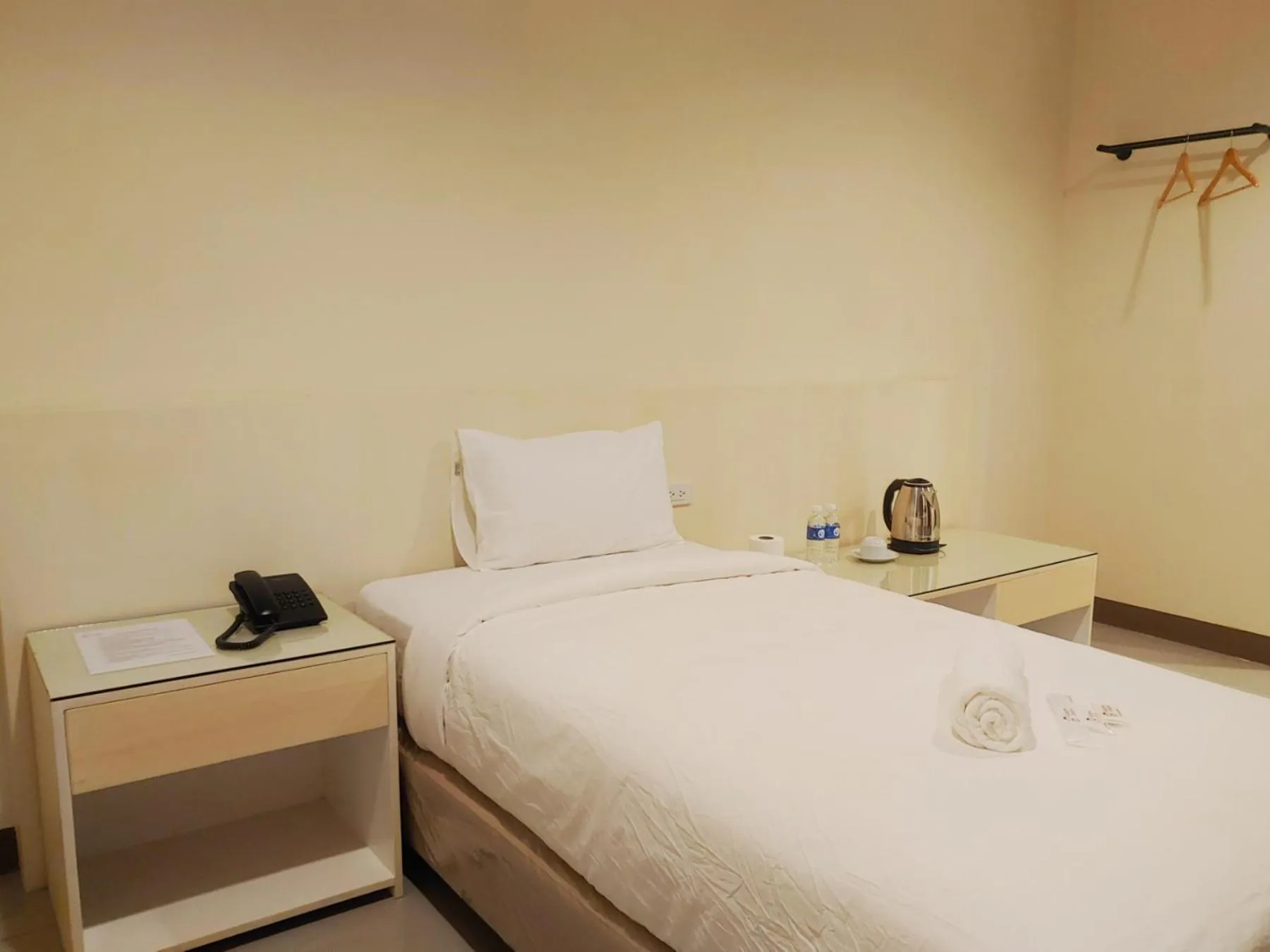 Bedroom, Bed in Kaizen Suites