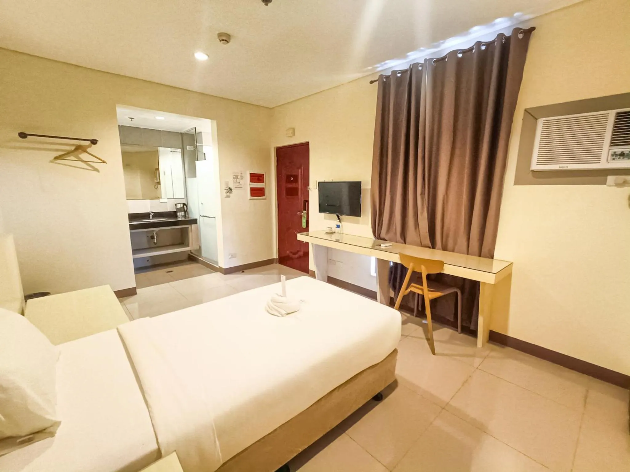 Photo of the whole room, Bed in Kaizen Suites