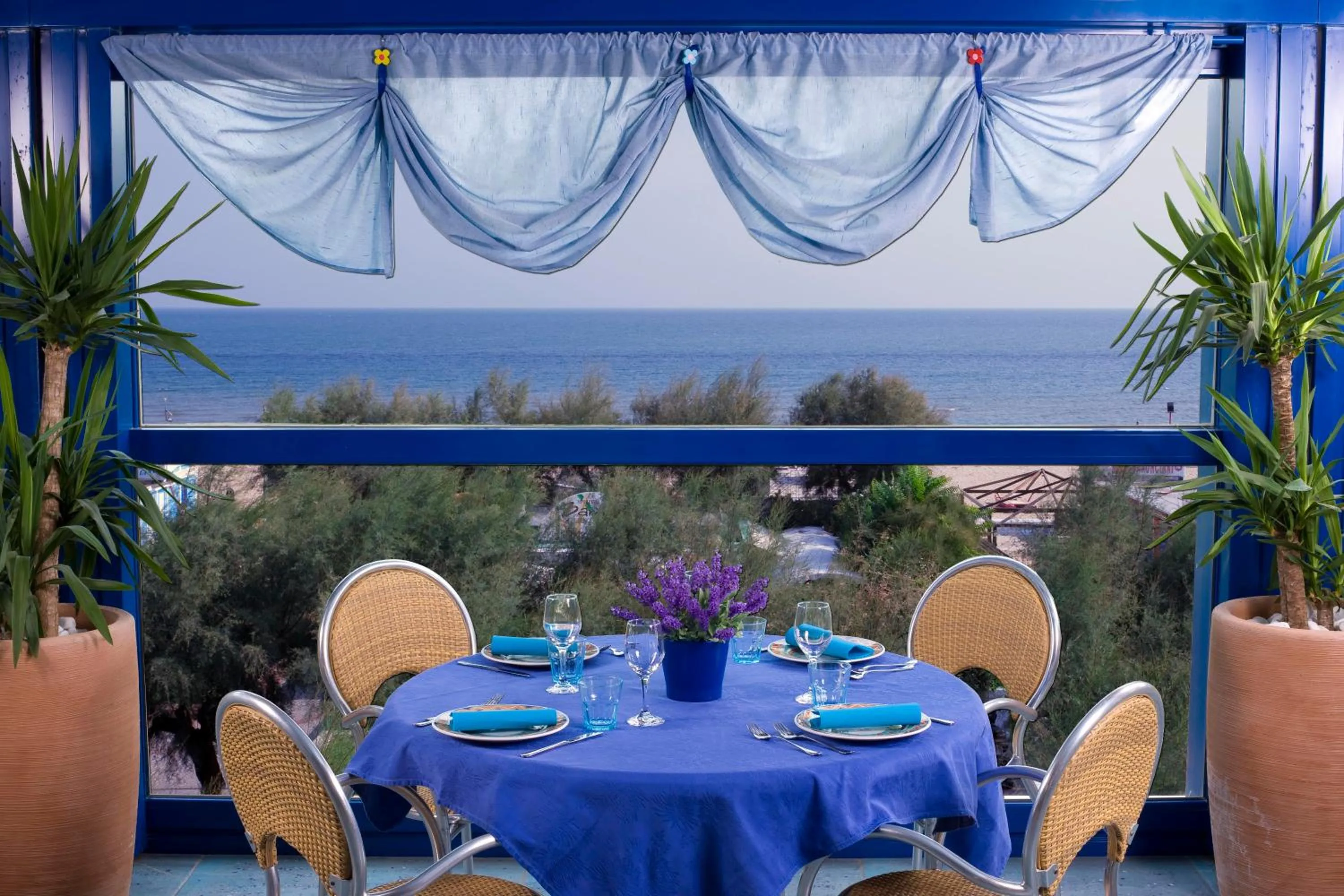 Restaurant/places to eat in Hotel Napoleon