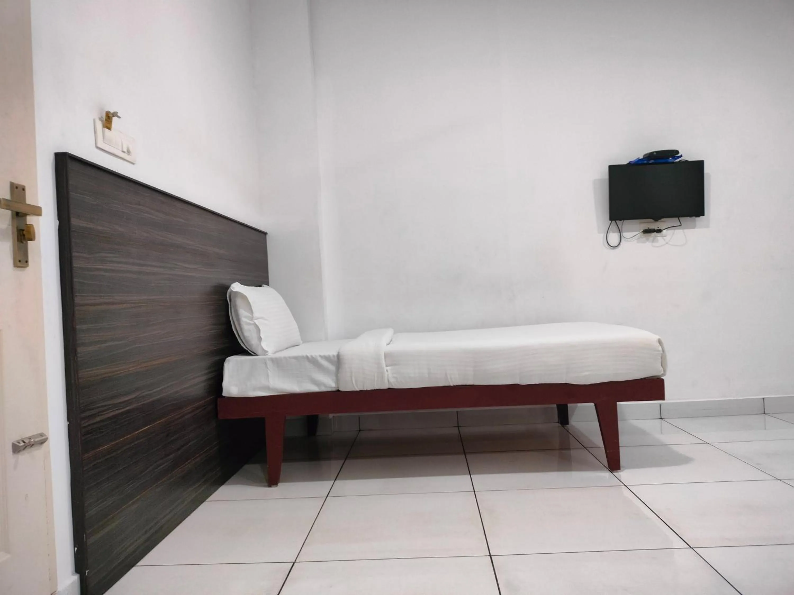 Bed in Kings Fort Rooms Thrippunithura