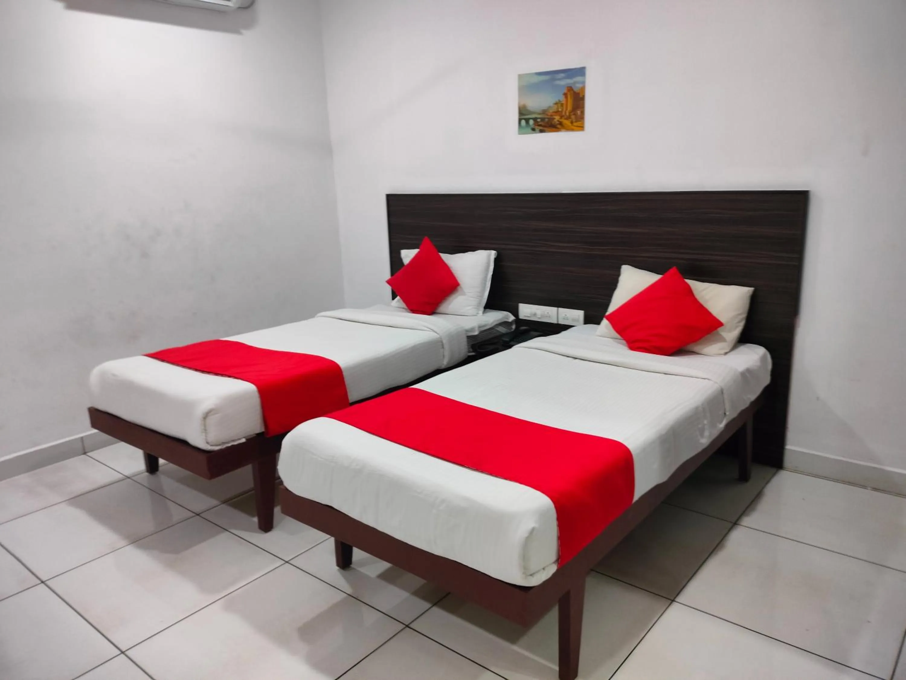 Bed in Kings Fort Rooms Thrippunithura