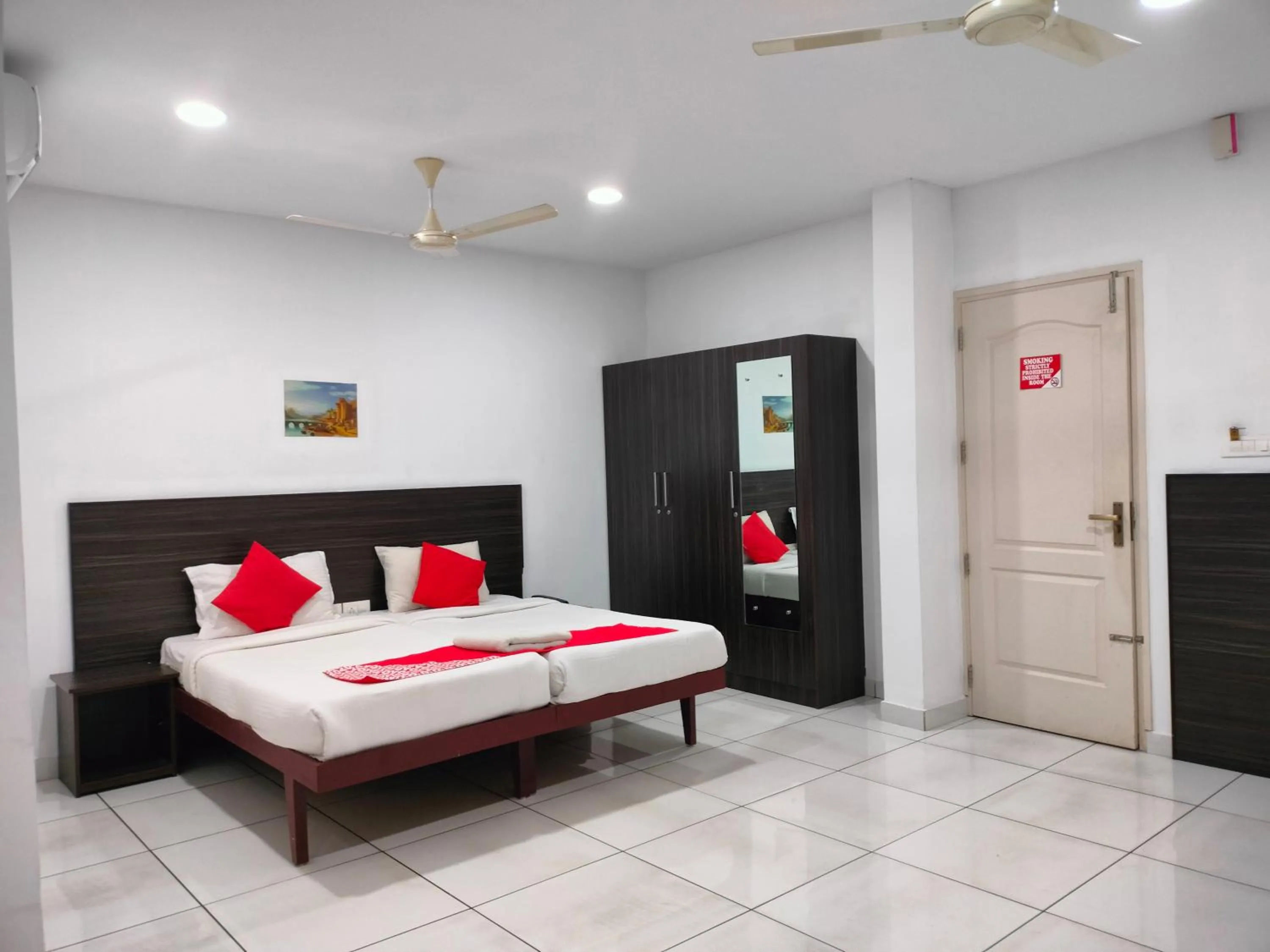 Bed in Kings Fort Rooms Thrippunithura