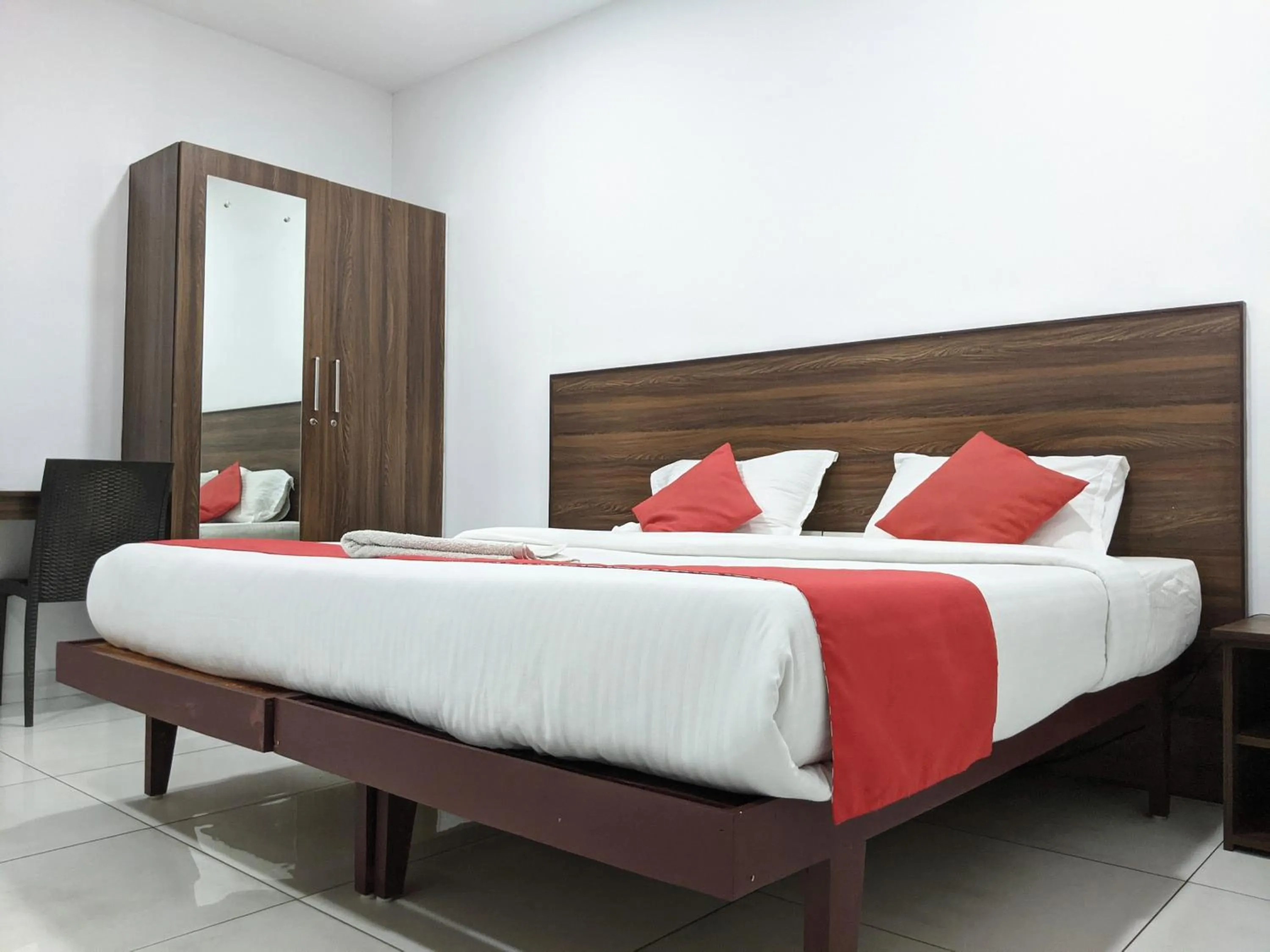 Bed in Kings Fort Rooms Thrippunithura