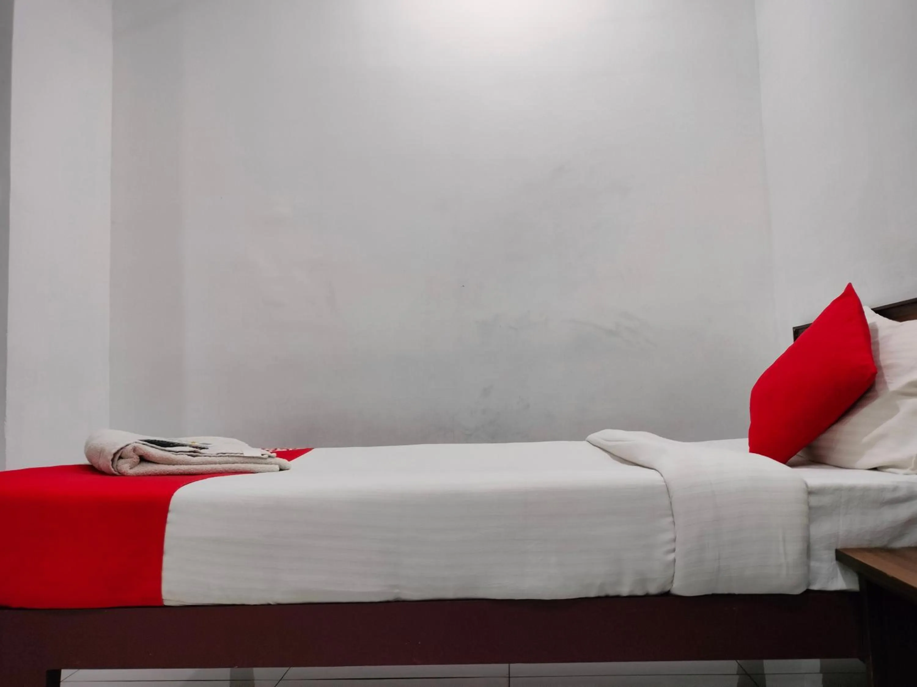 Bed in Kings Fort Rooms Thrippunithura