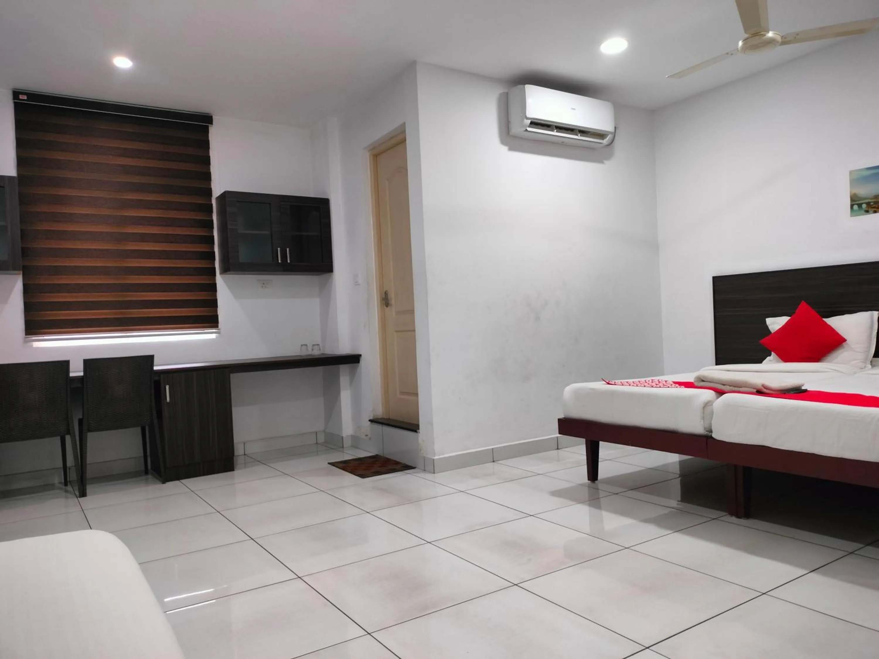 Bed in Kings Fort Rooms Thrippunithura