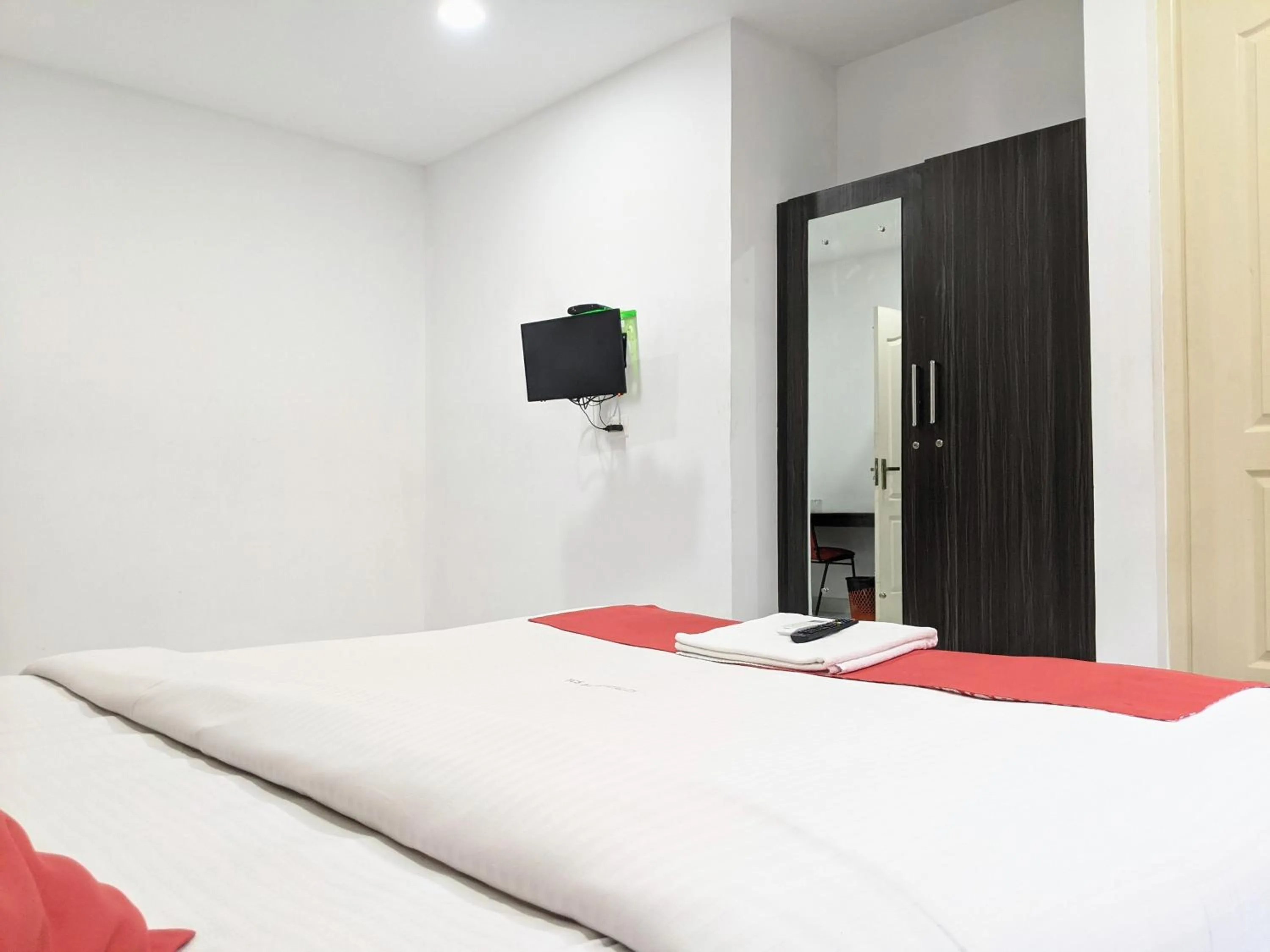 Bed in Kings Fort Rooms Thrippunithura