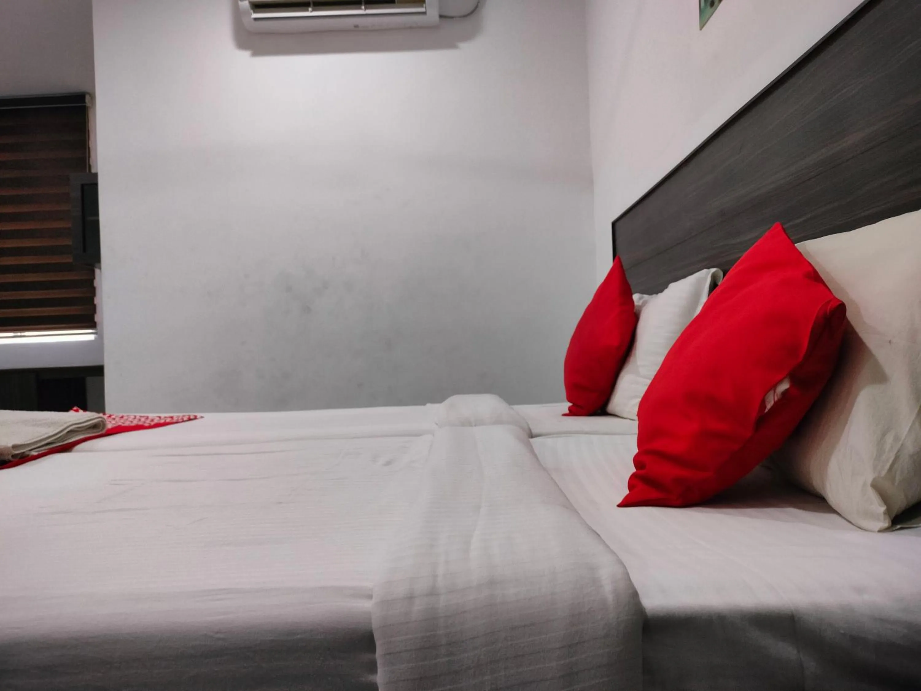 Bed in Kings Fort Rooms Thrippunithura