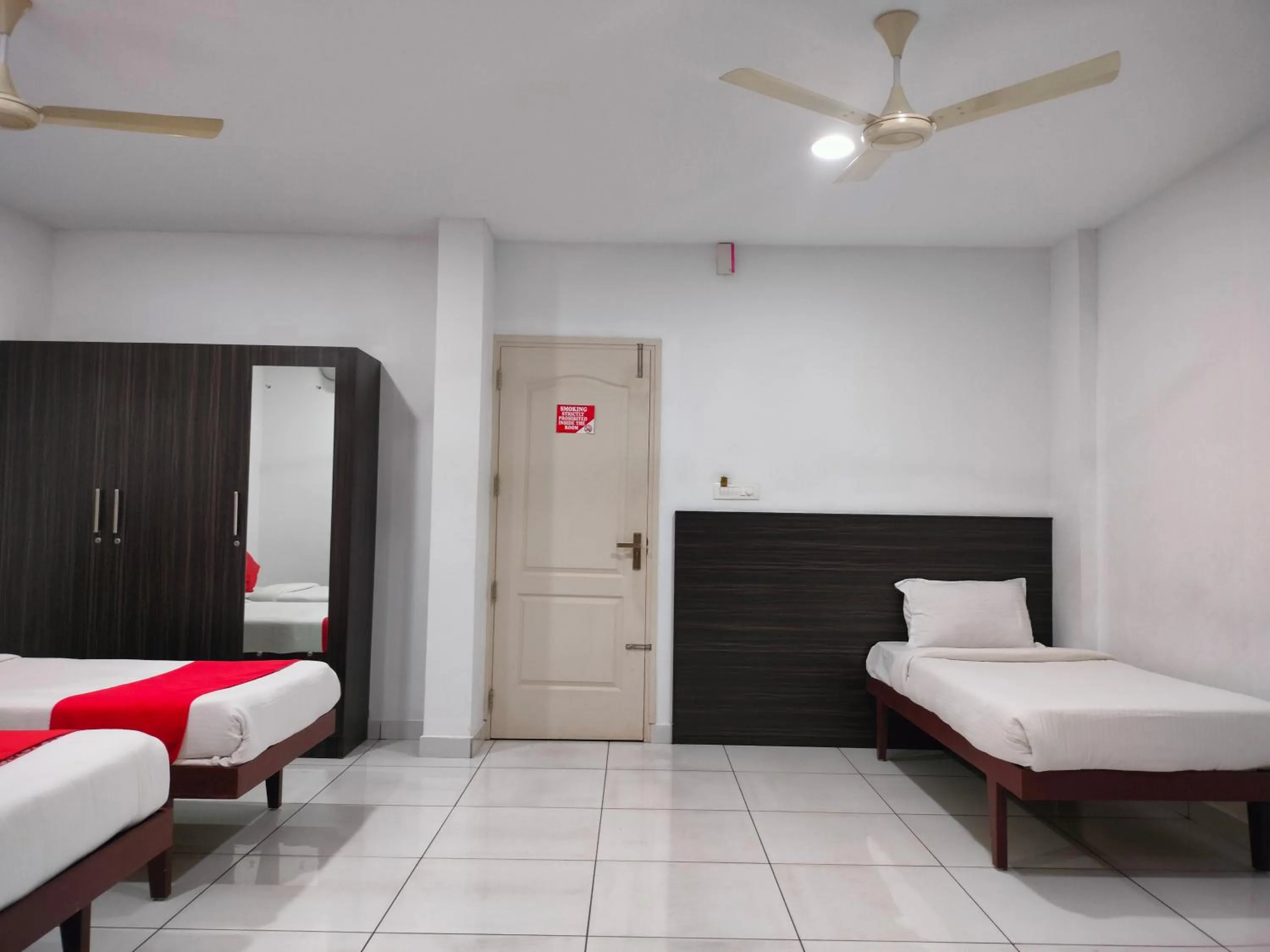 Bed in Kings Fort Rooms Thrippunithura