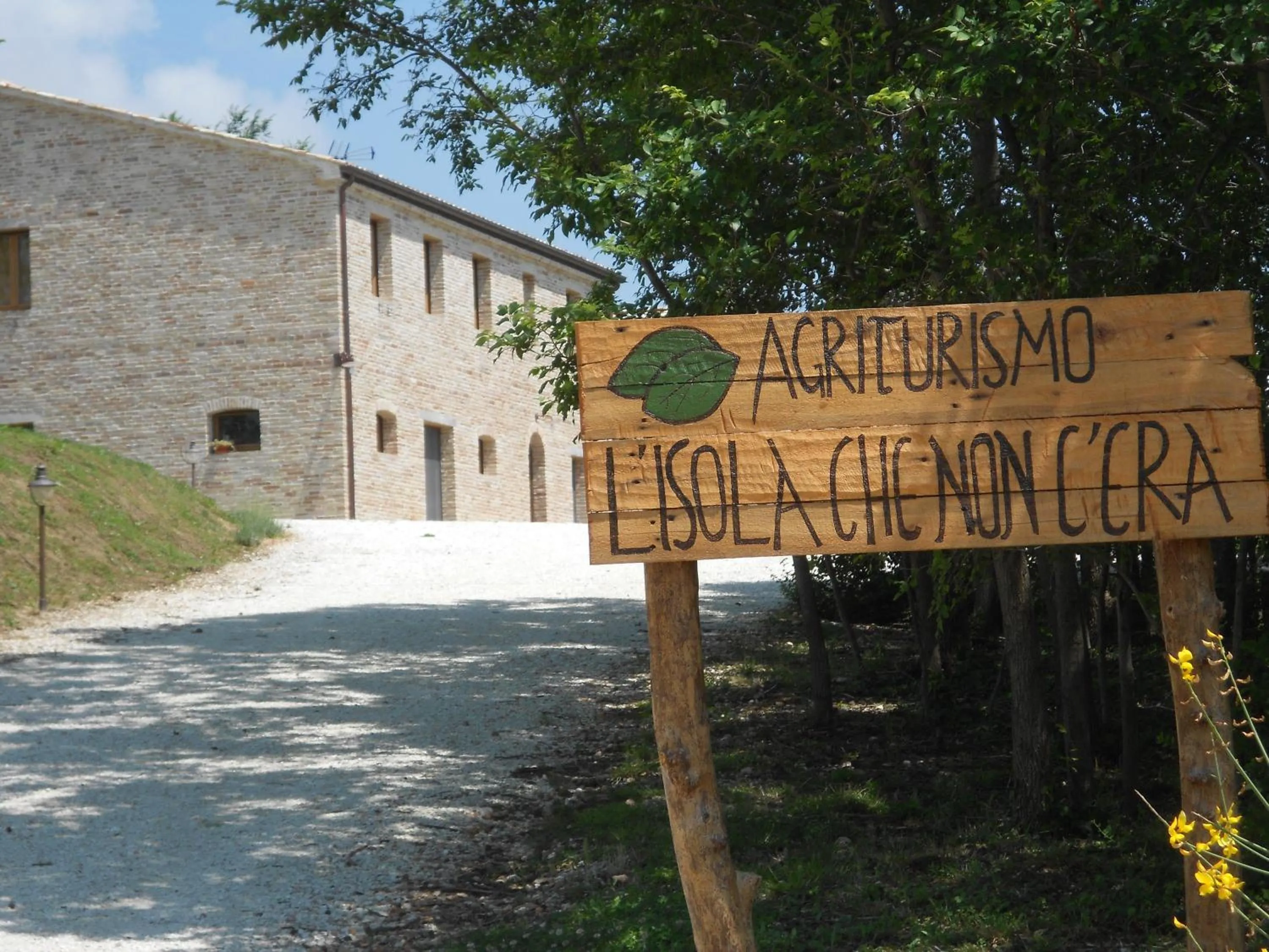 Property building in L'Isola Che Non C'era