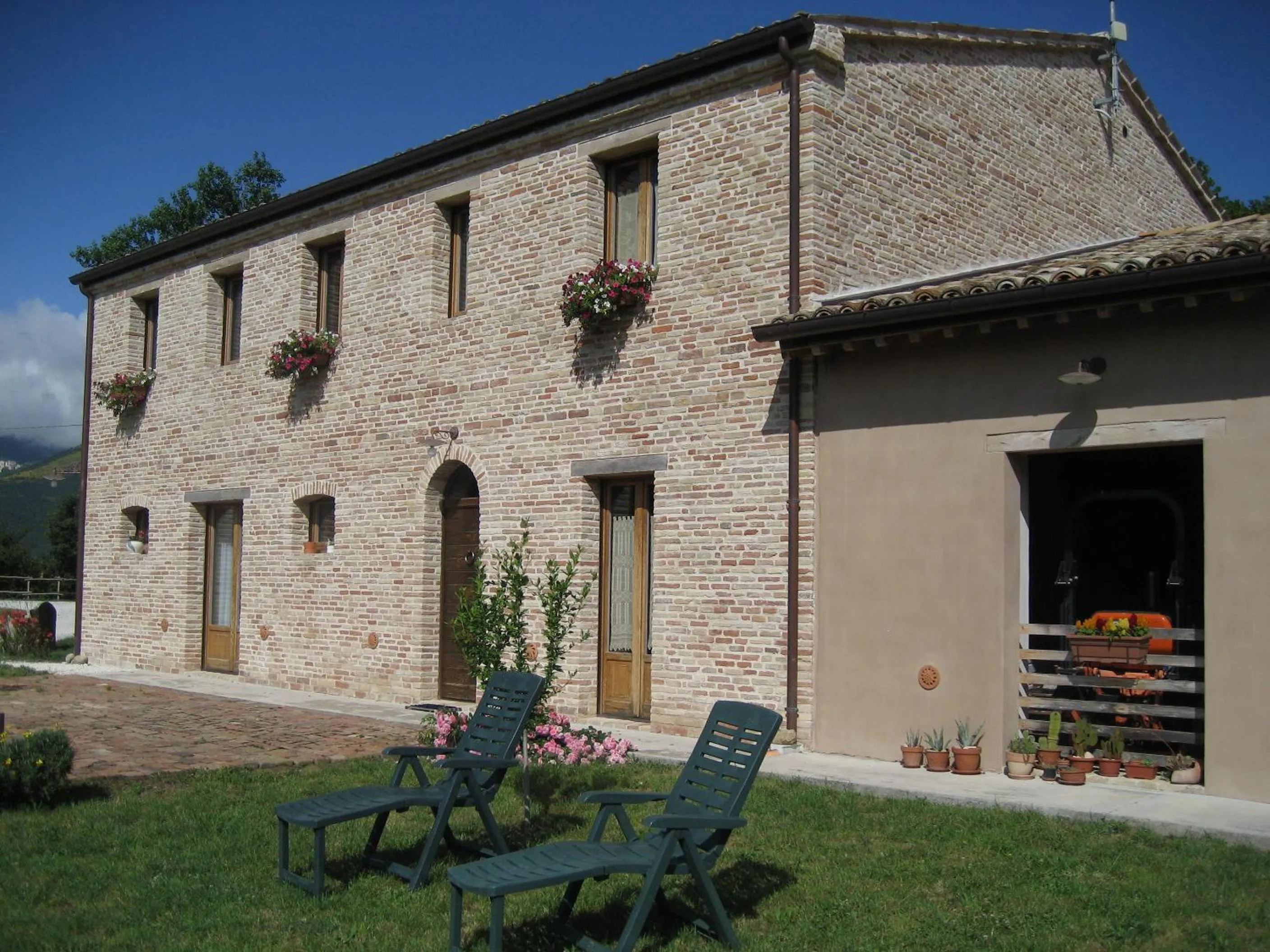 Property building in L'Isola Che Non C'era