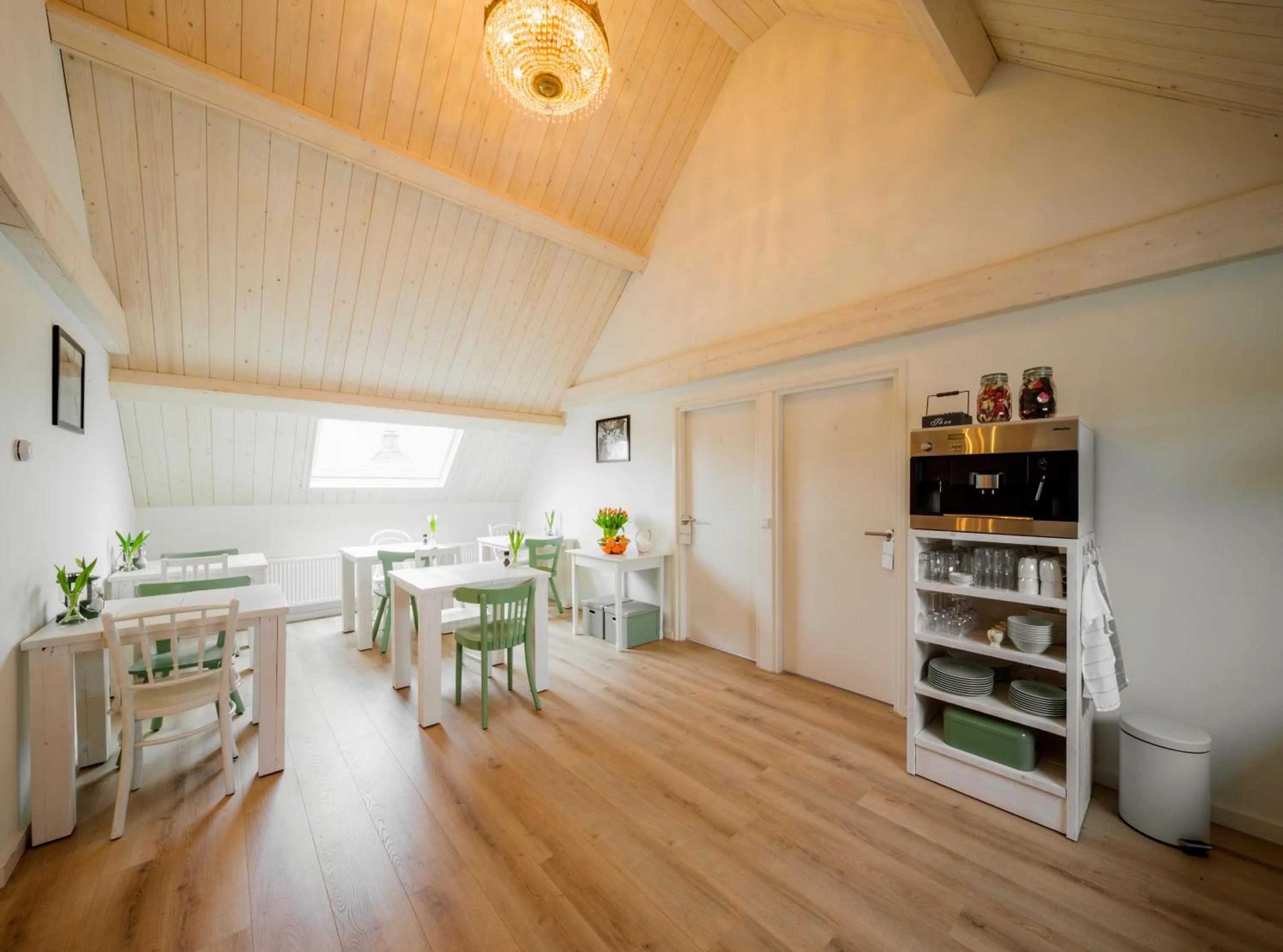 Communal lounge/ TV room in Bij Jans