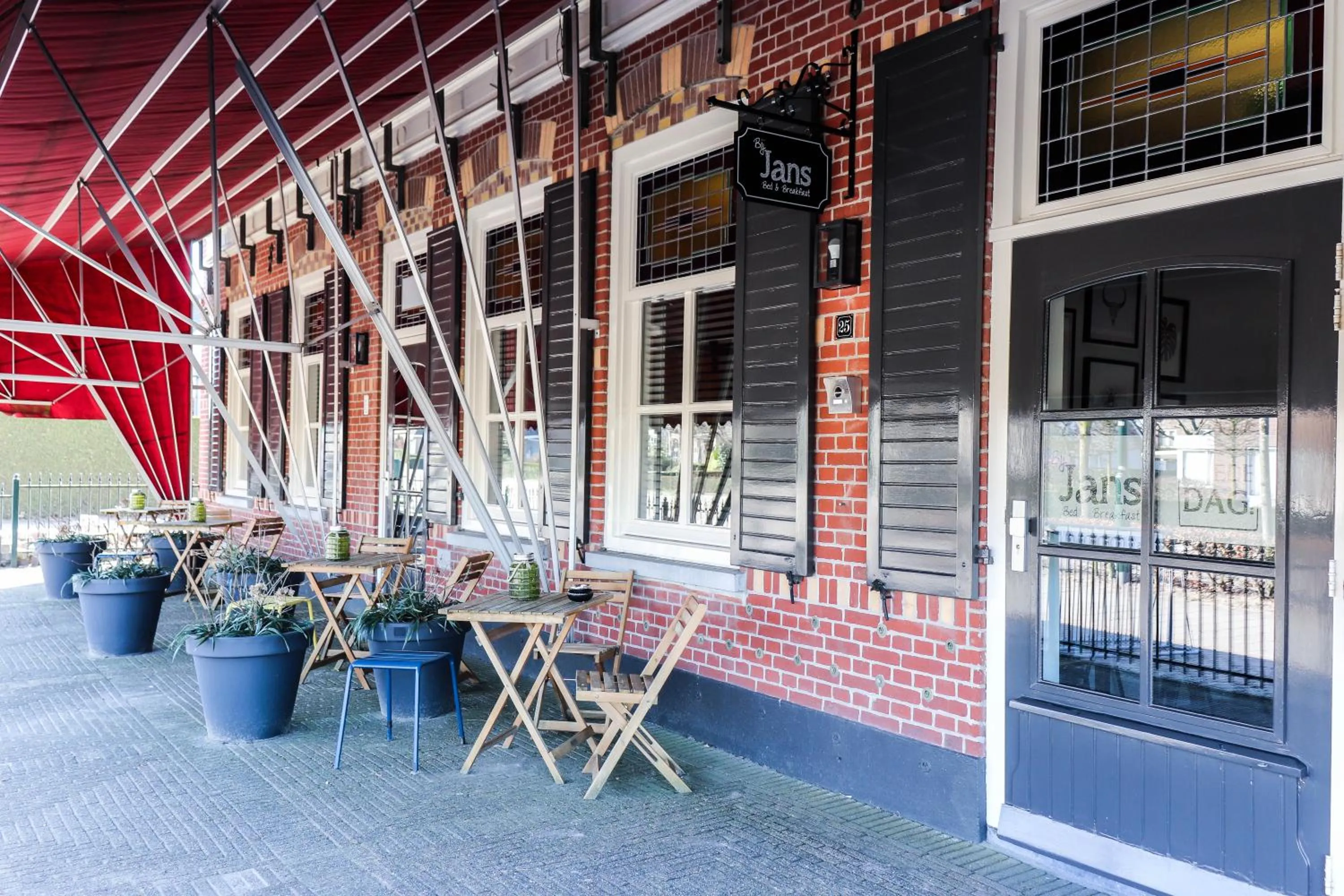 Facade/entrance in Bij Jans