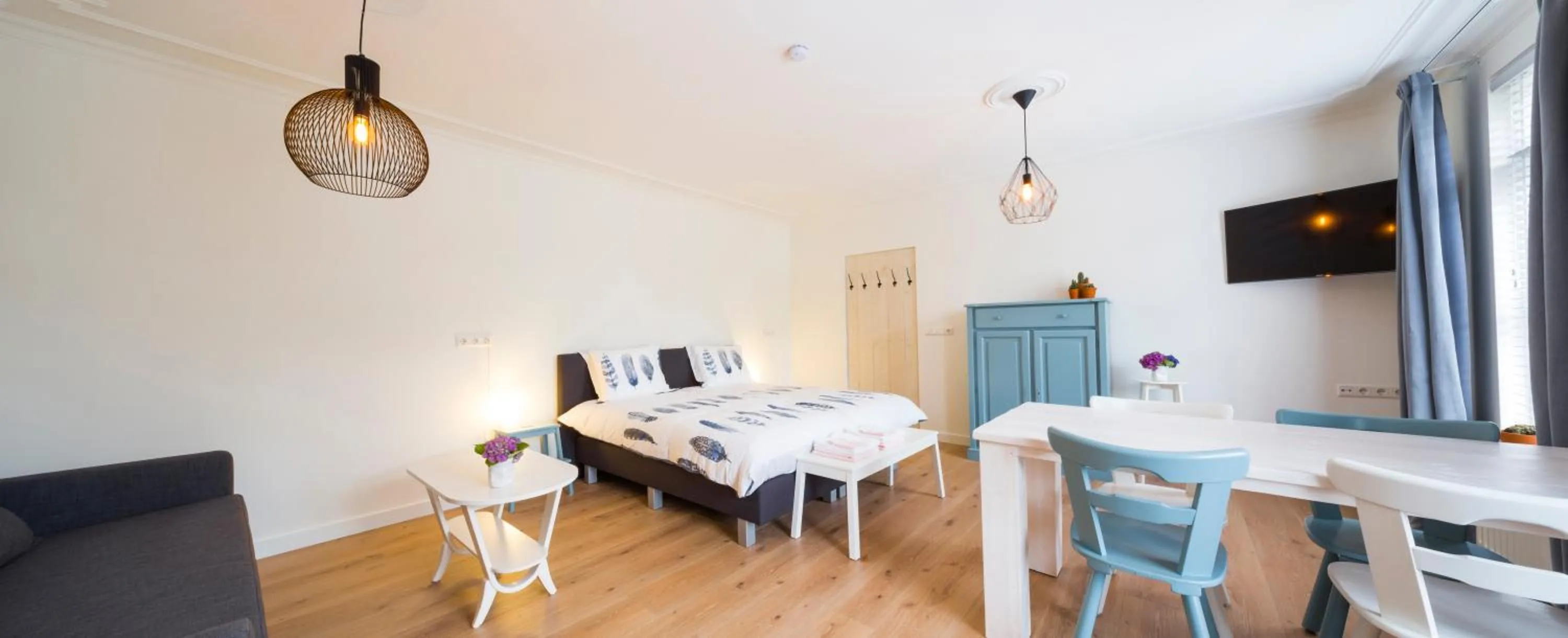 Photo of the whole room, Bed in Bij Jans