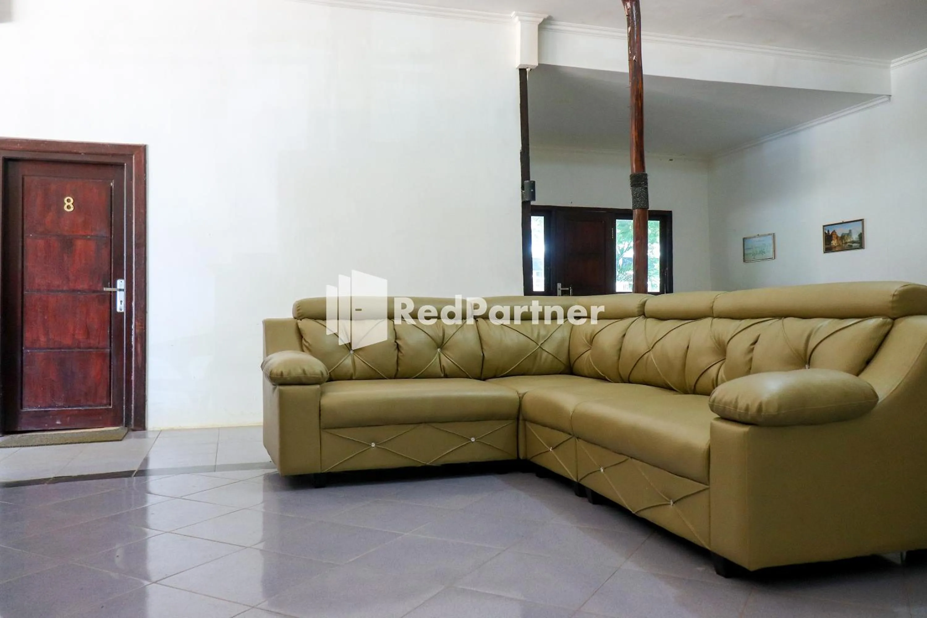 Lobby or reception in Sahabat Pantai Guest House Mitra RedDoorz