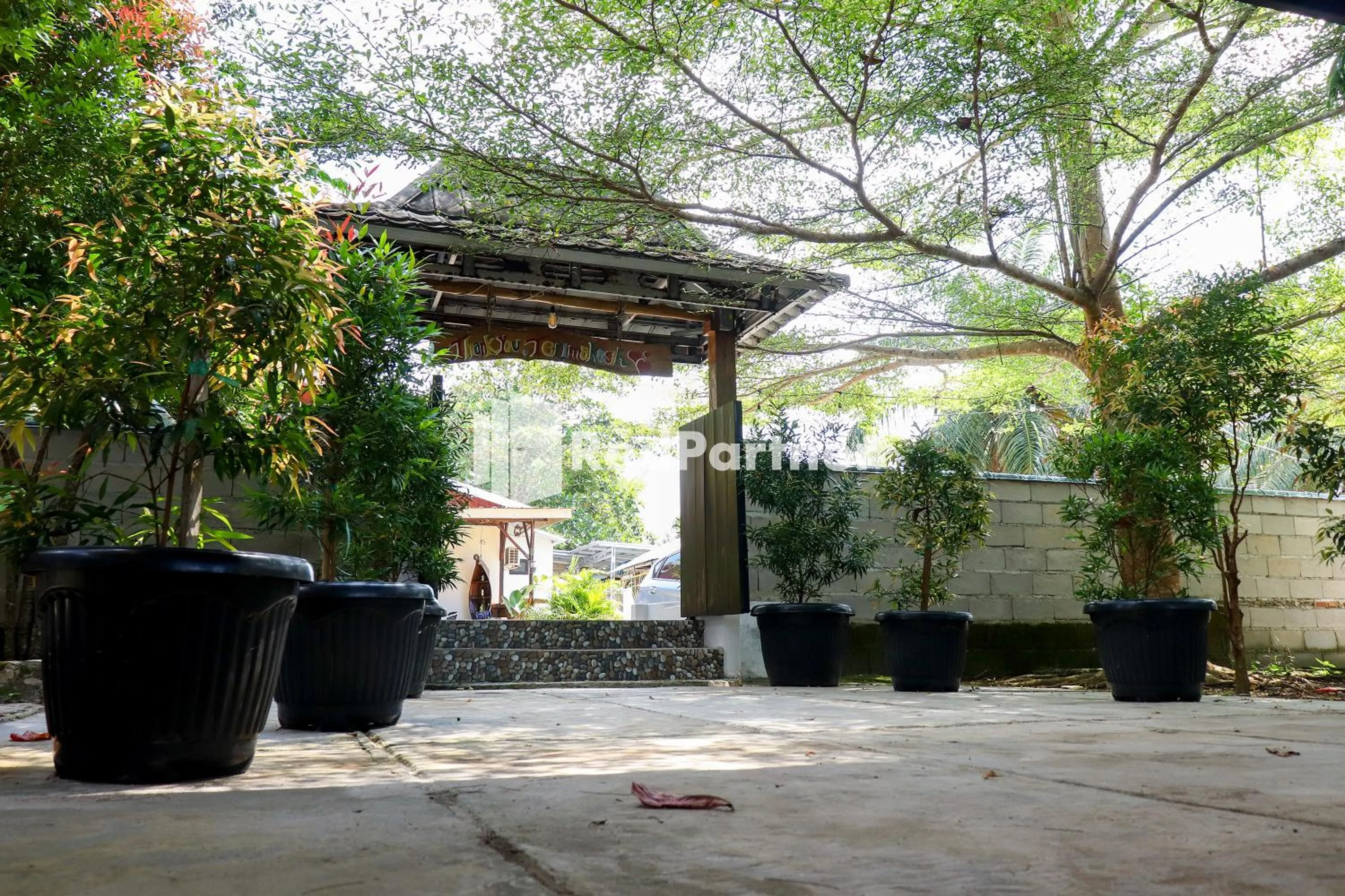 Restaurant/places to eat in Sahabat Pantai Guest House Mitra RedDoorz