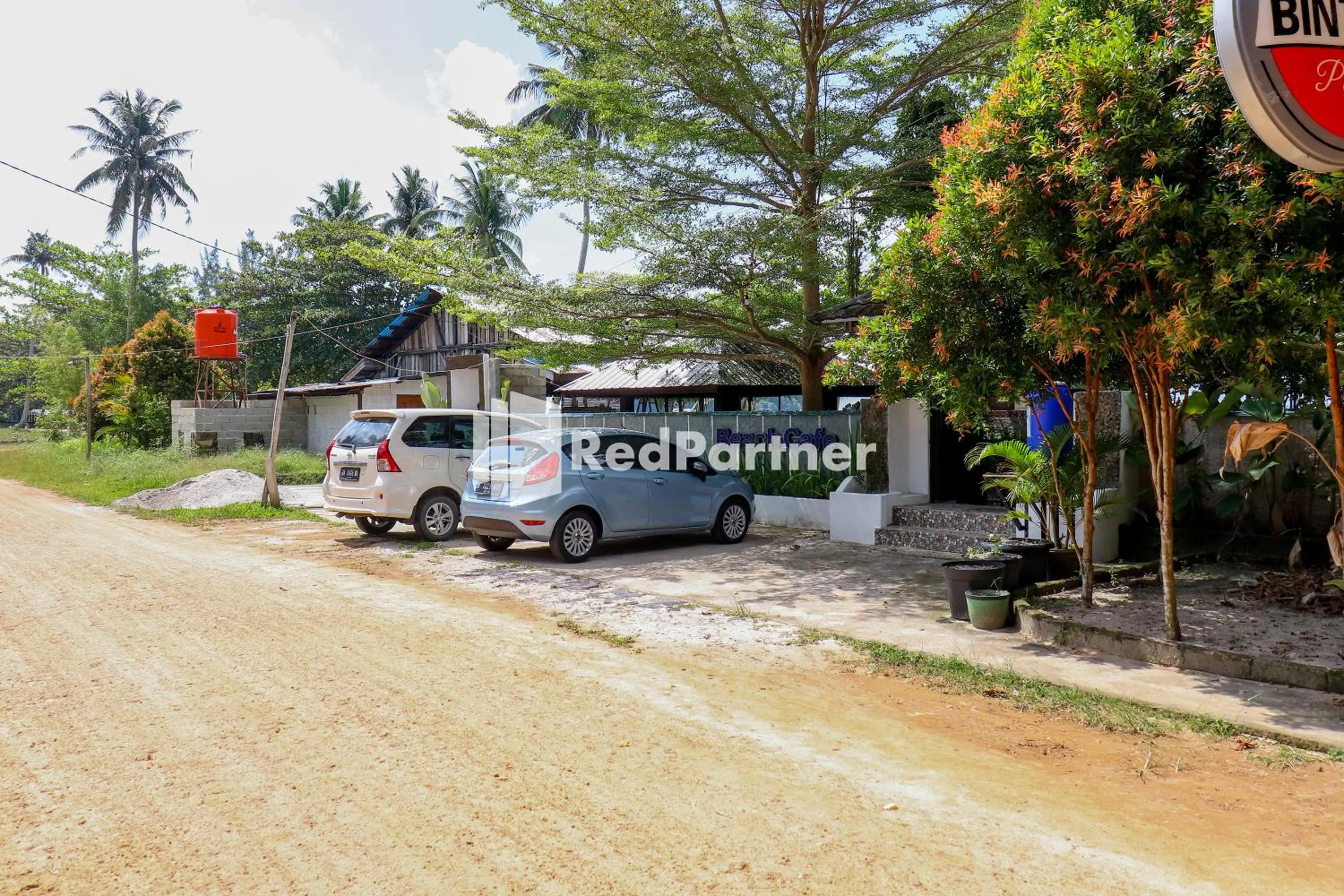 Parking in Sahabat Pantai Guest House Mitra RedDoorz