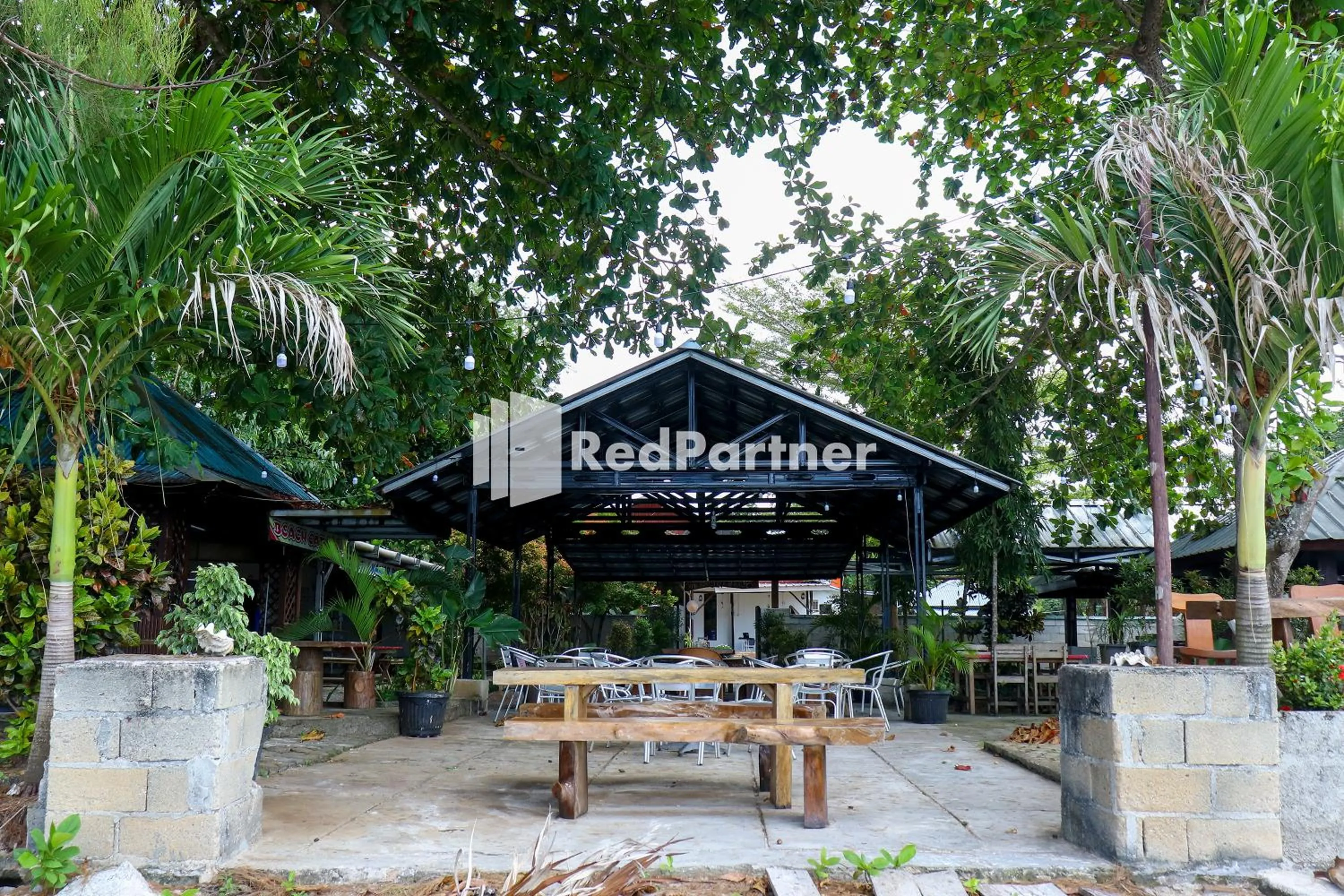 Property building in Sahabat Pantai Guest House Mitra RedDoorz