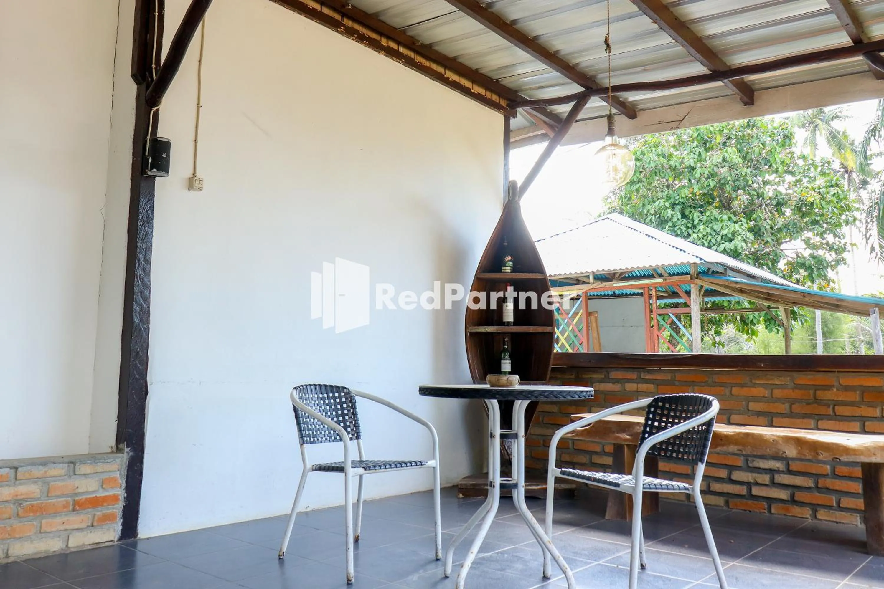 Restaurant/places to eat in Sahabat Pantai Guest House Mitra RedDoorz