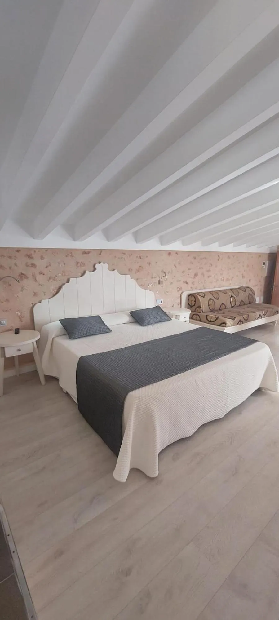 Bed in Bennoc Petit Hotel