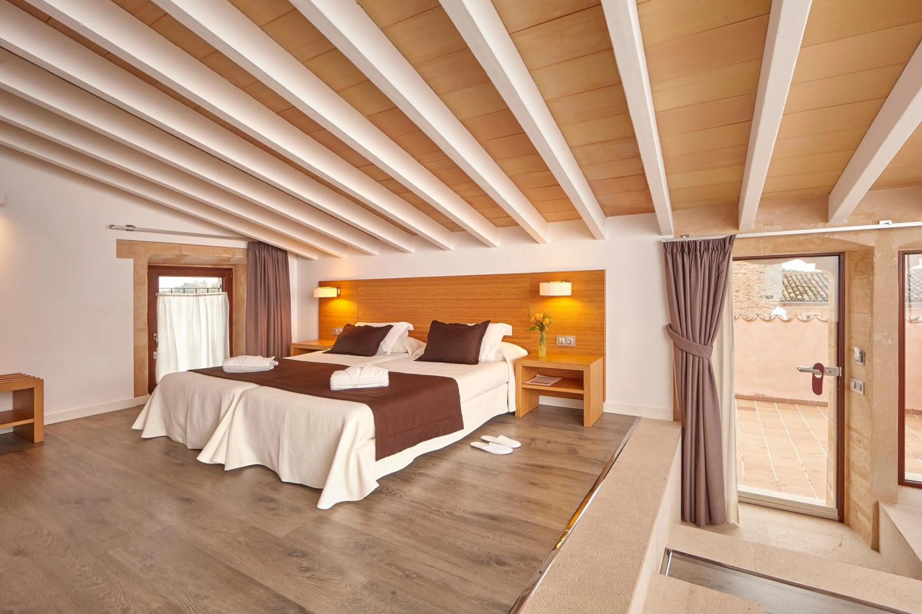 Bedroom, Bed in Bennoc Petit Hotel