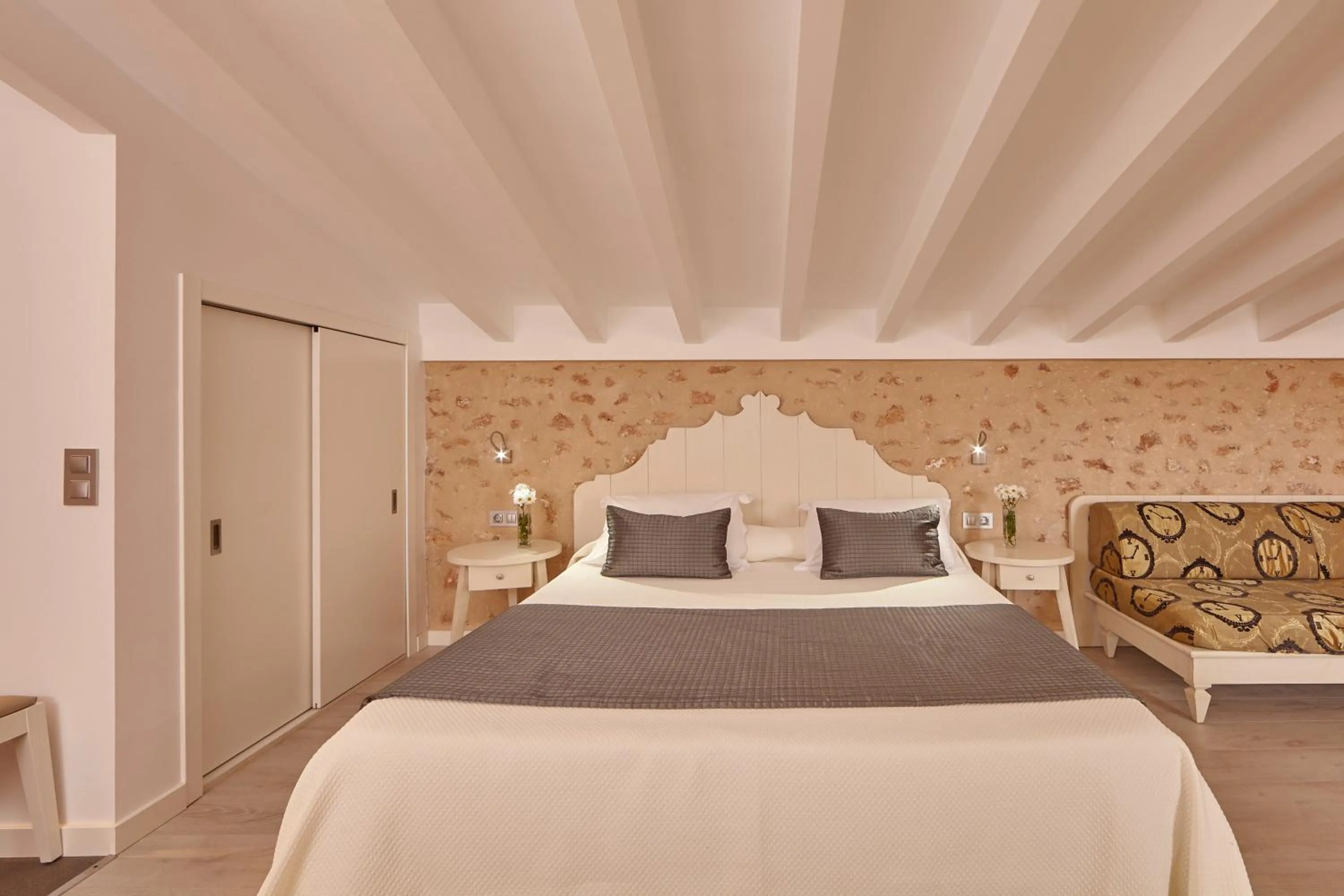 Bed in Bennoc Petit Hotel