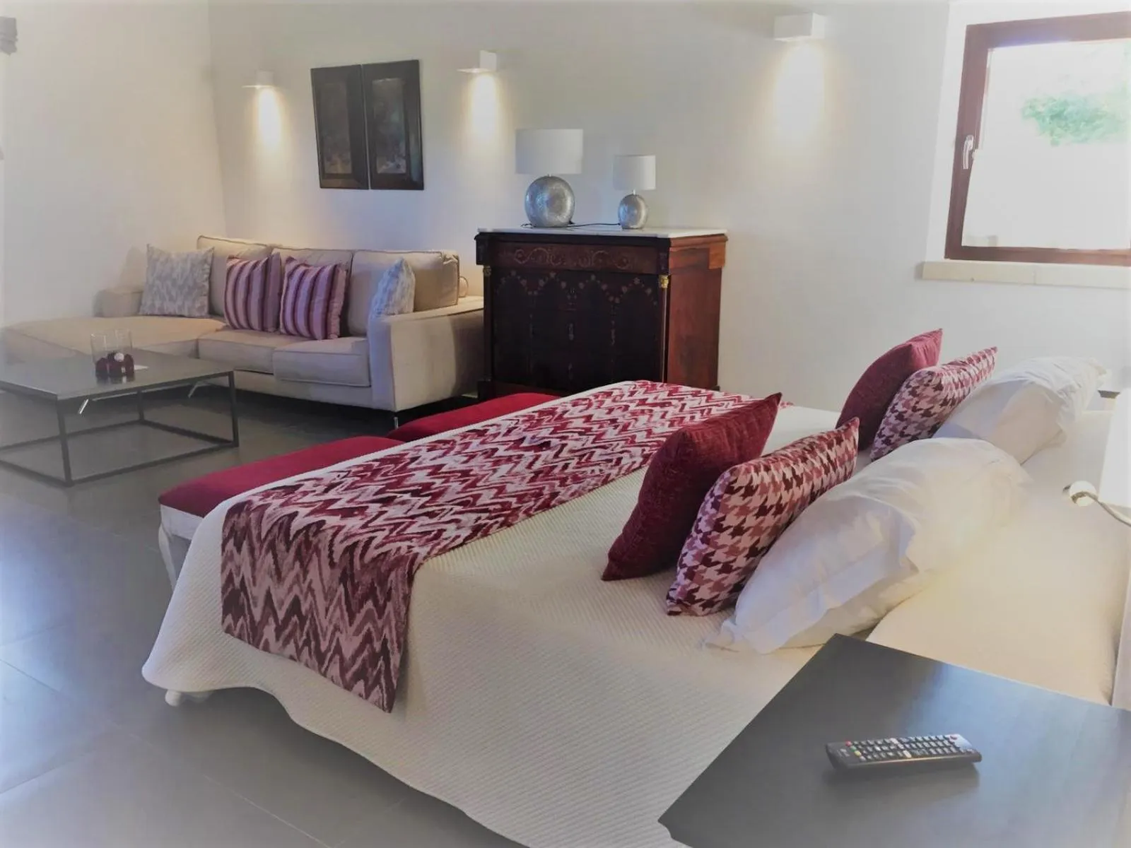 Photo of the whole room, Bed in Bennoc Petit Hotel