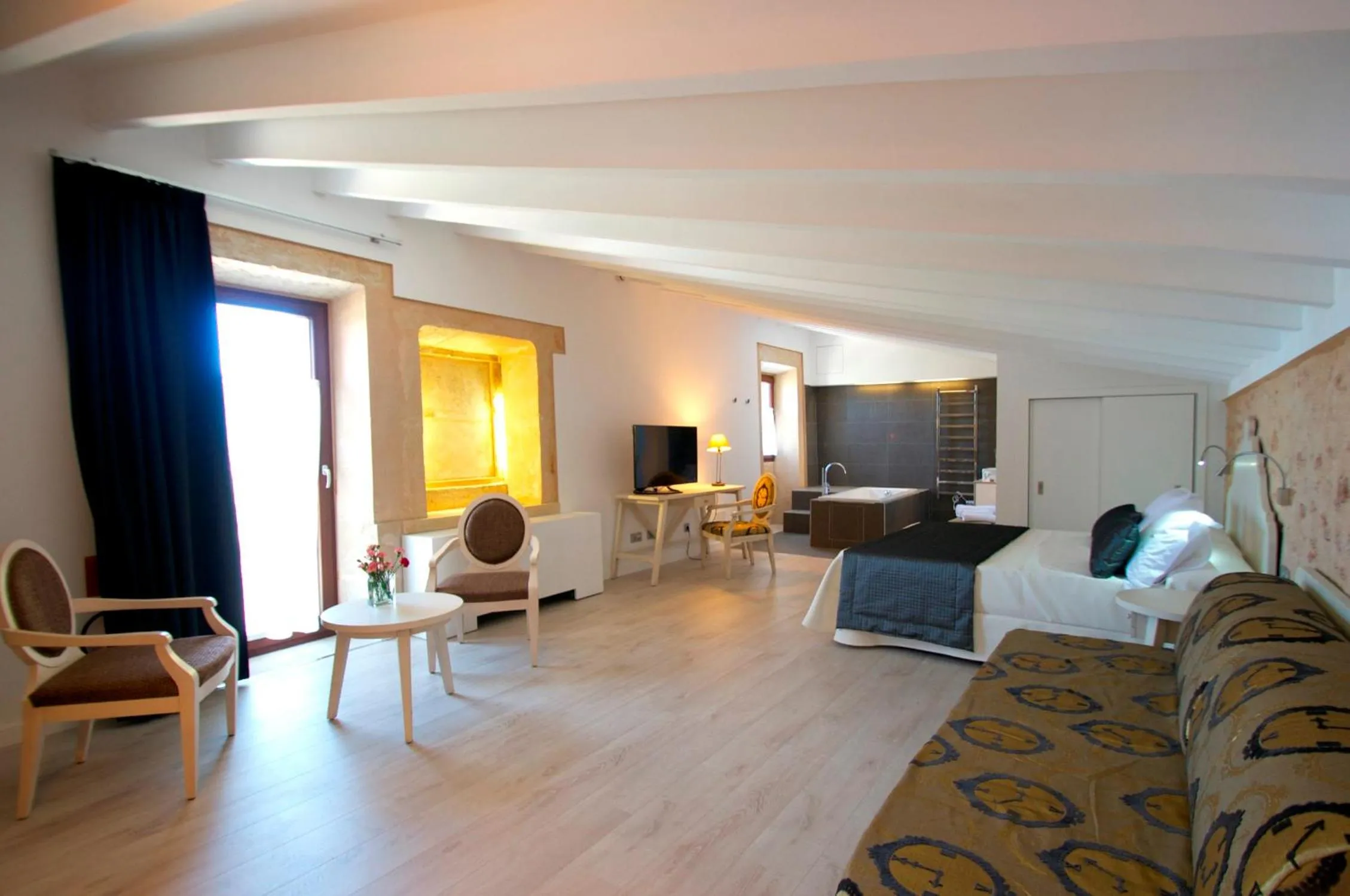 Photo of the whole room in Bennoc Petit Hotel