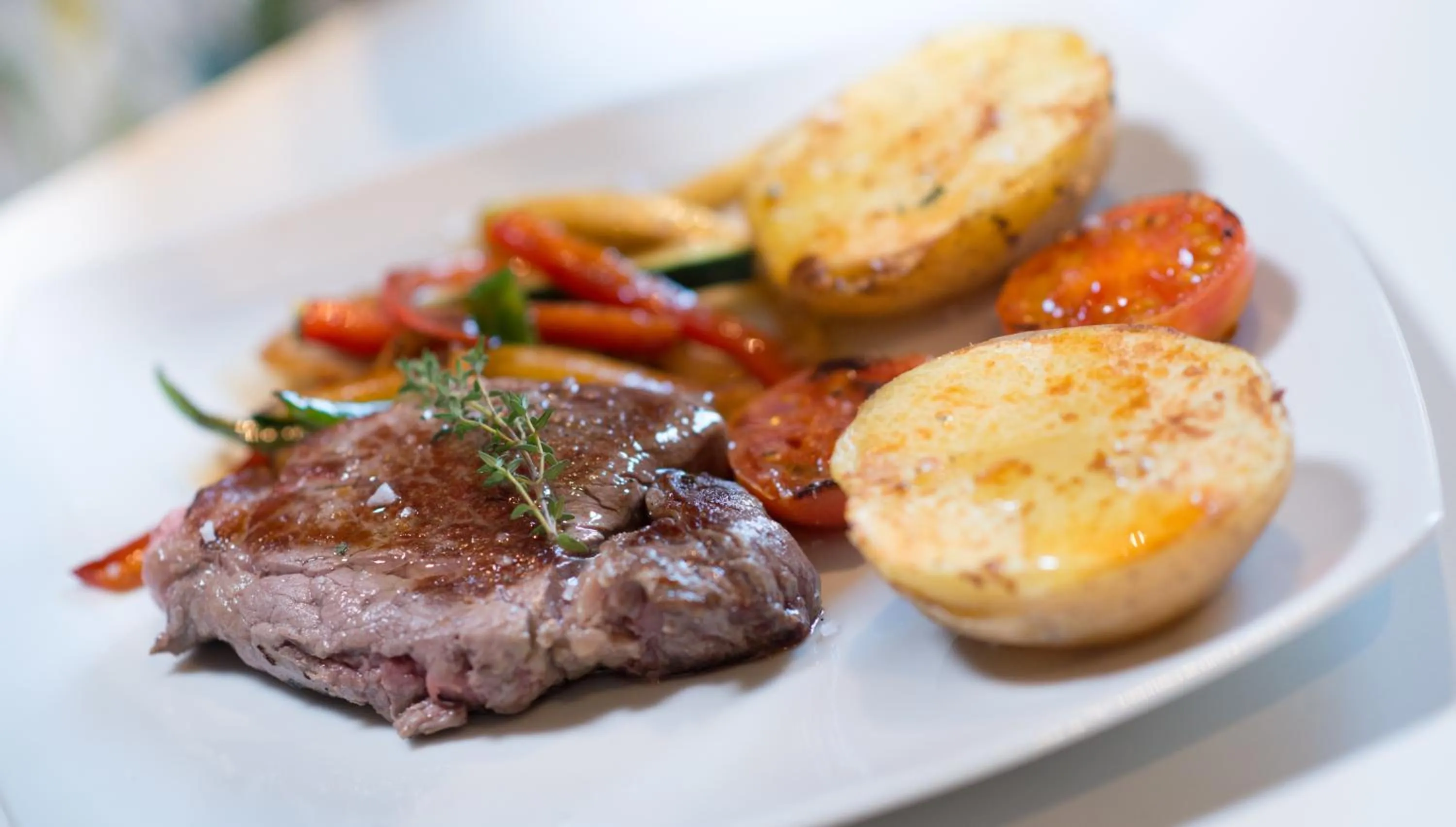 Restaurant/places to eat in Bennoc Petit Hotel