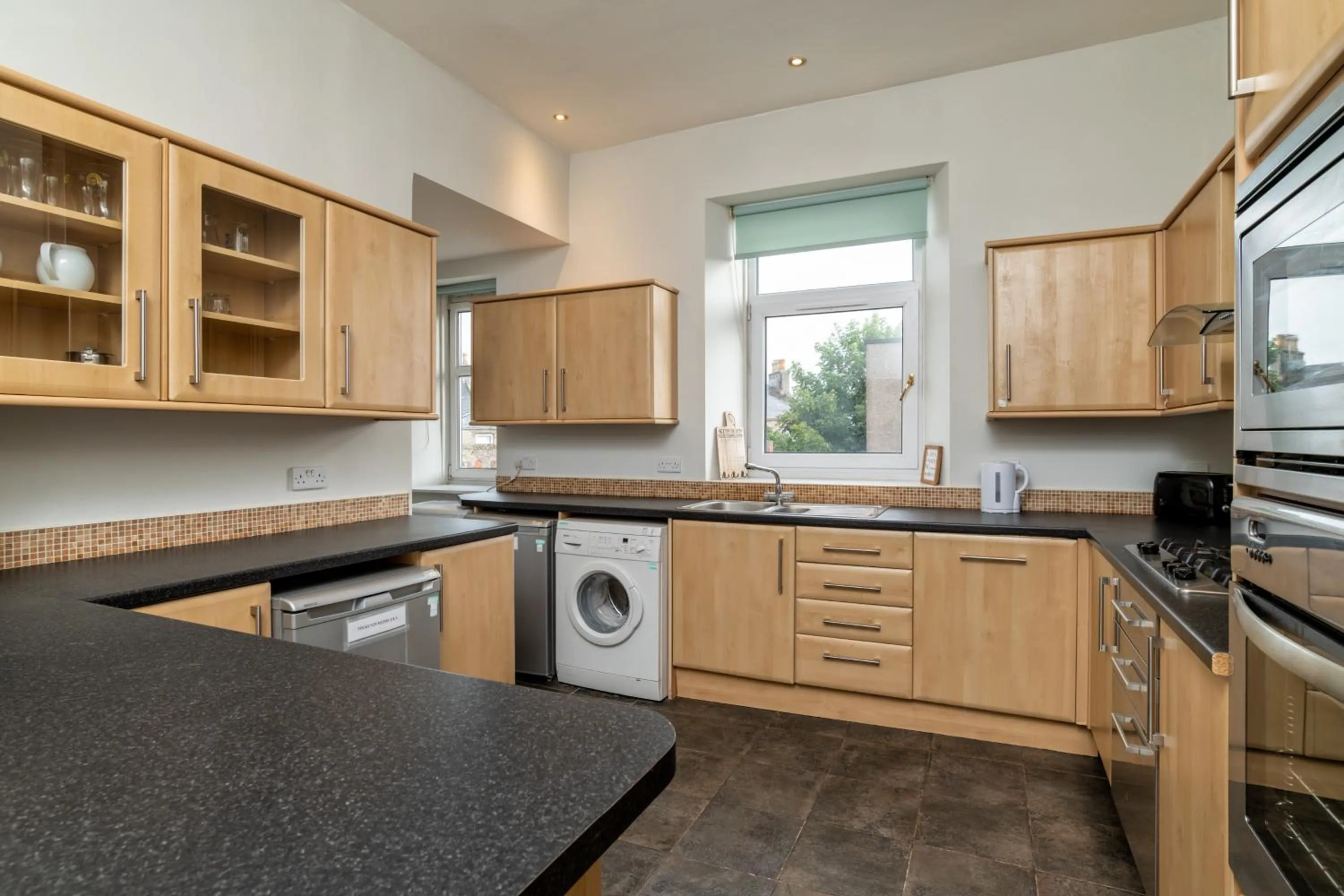 Spacious 5-Bedroom Townhouse in the West-End