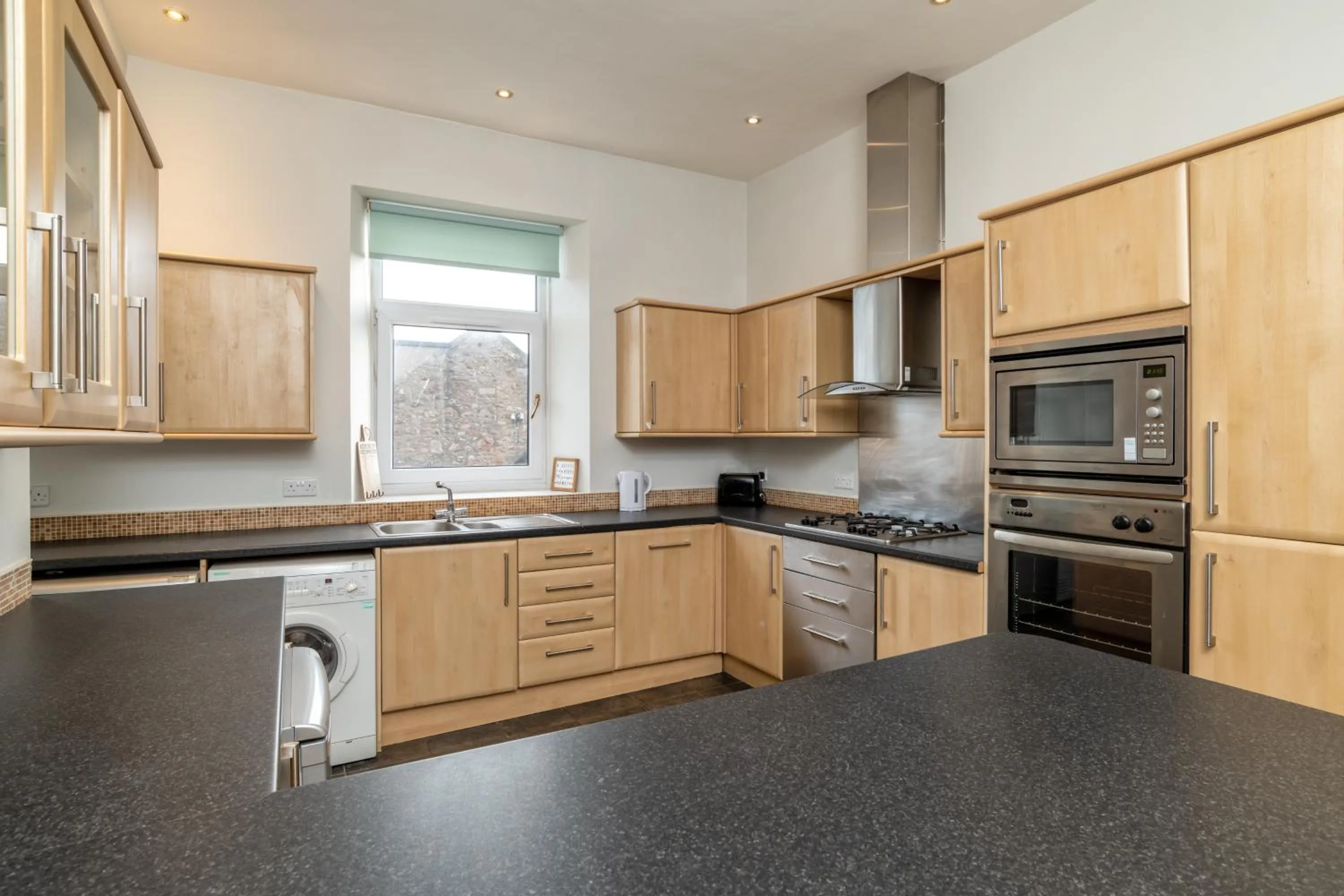 Spacious 5-Bedroom Townhouse in the West-End
