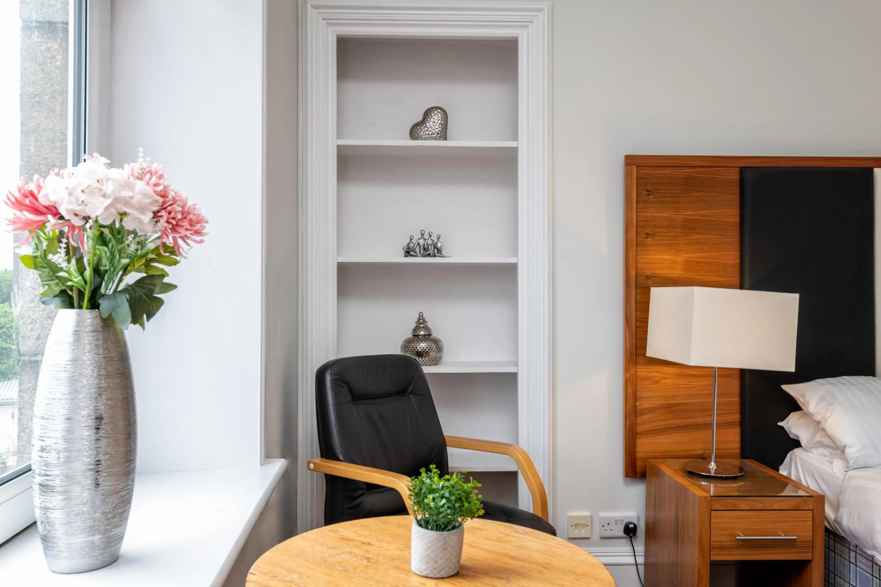Spacious 5-Bedroom Townhouse in the West-End