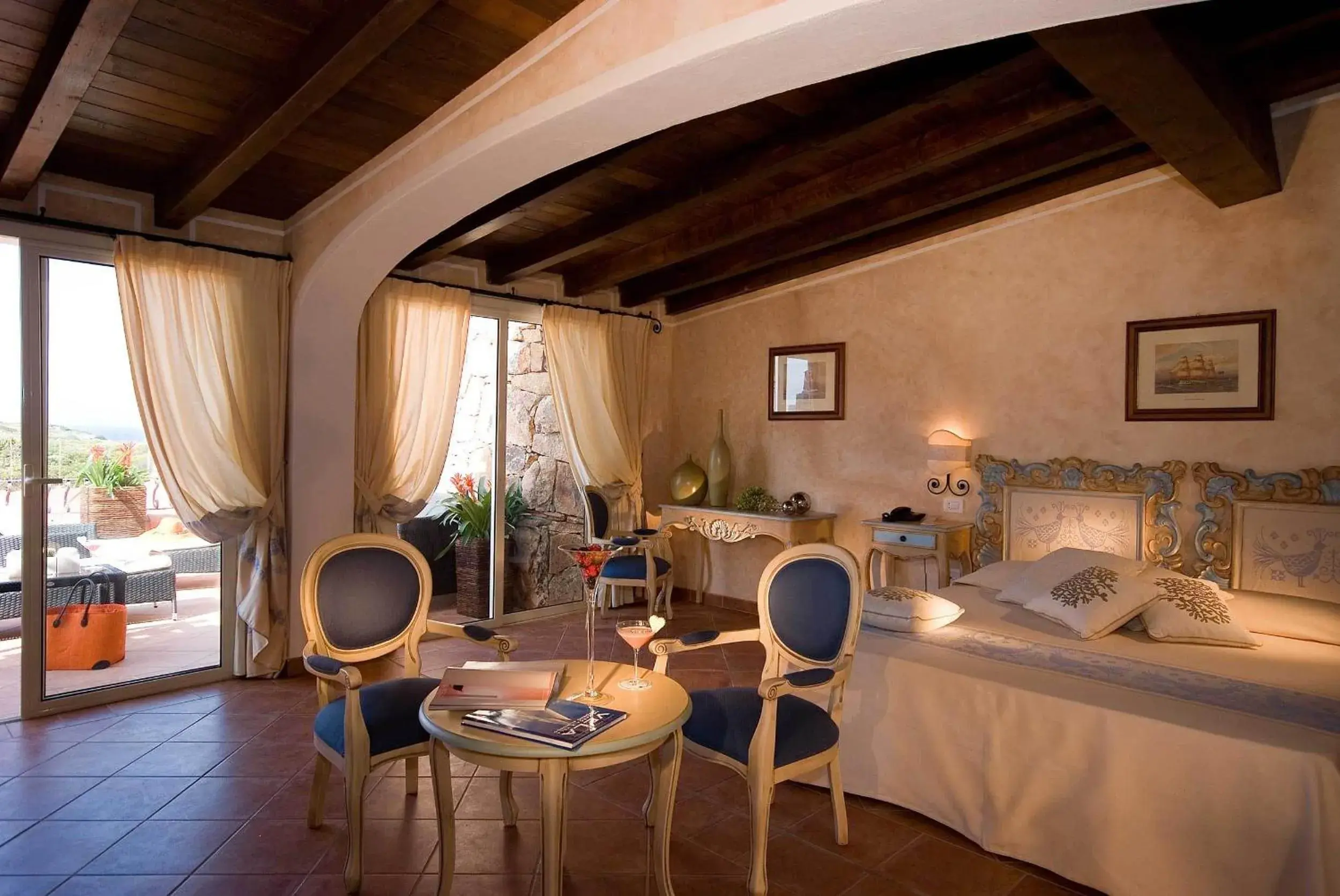 TV and multimedia, Bed in COLONNA RESORT, a Colonna Luxury Beach Hotel, Porto Cervo TV and multimedia, Bed in COLONNA RESORT, a Colonna Luxury Beach Hotel, Porto Cervo