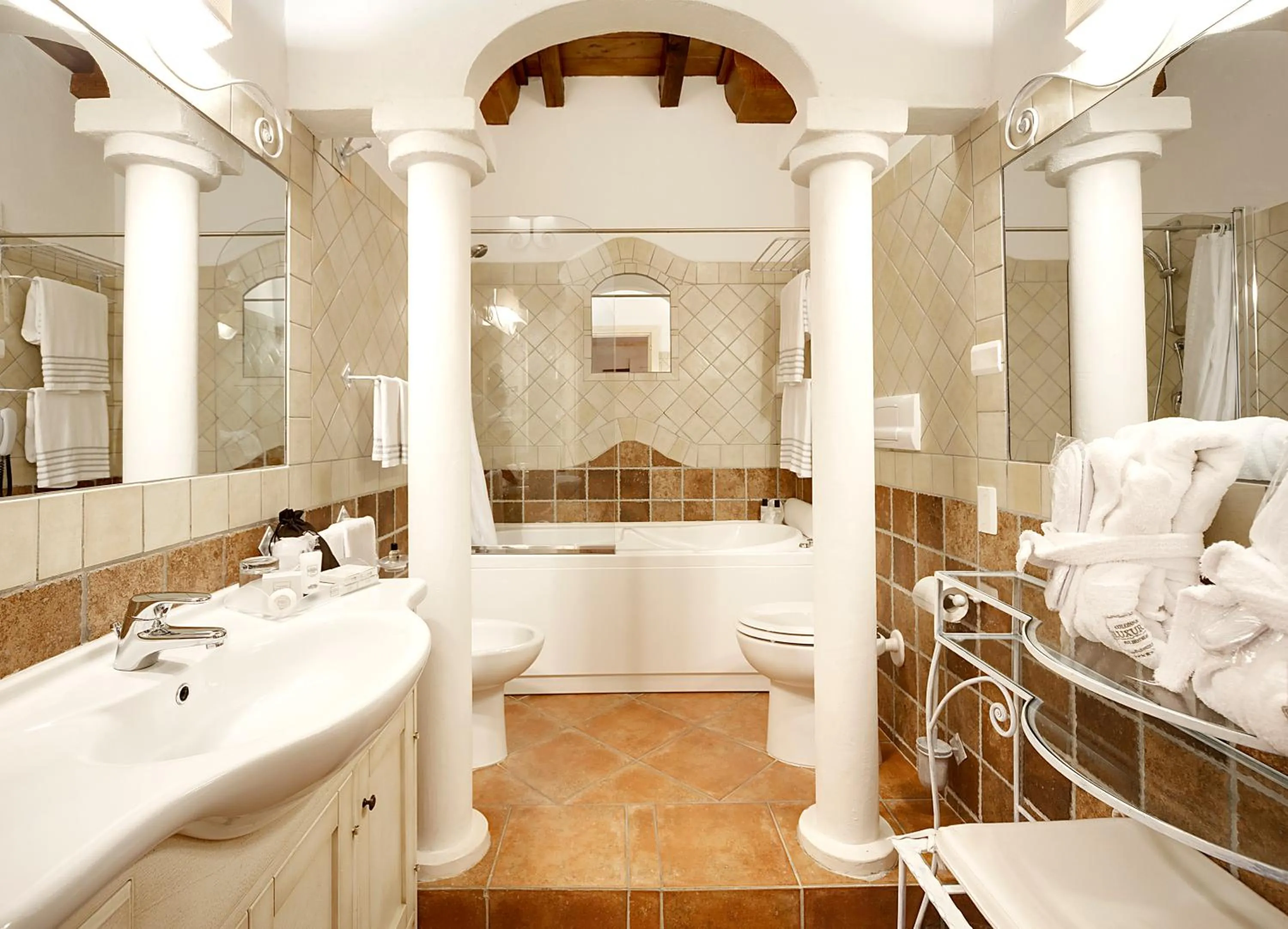 Hot Tub in COLONNA RESORT, a Colonna Luxury Beach Hotel, Porto Cervo