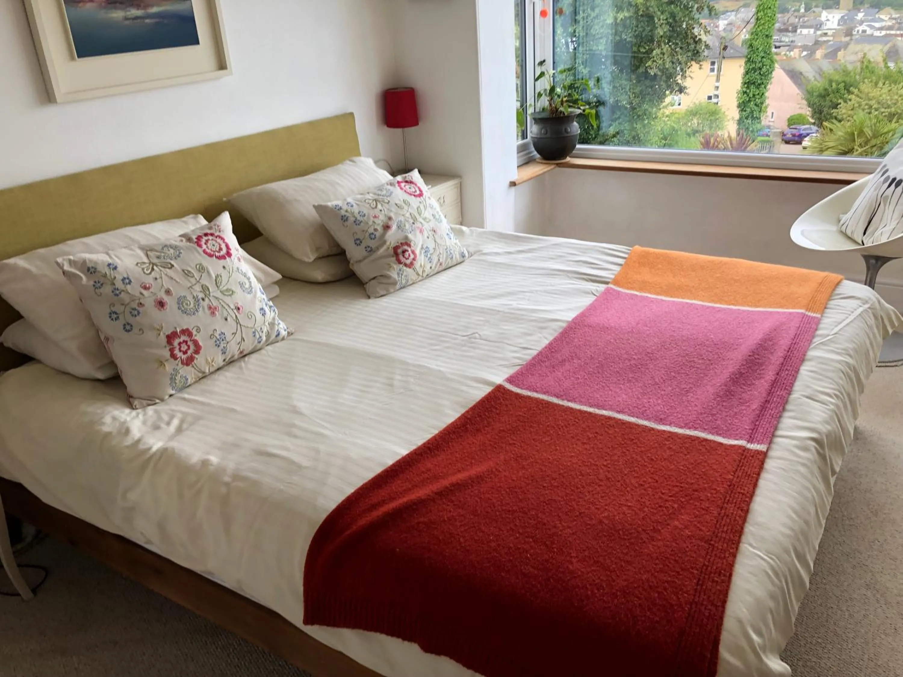 Bed in 5 Bed House - Sleeps 15 - Pets - Garden - Parking