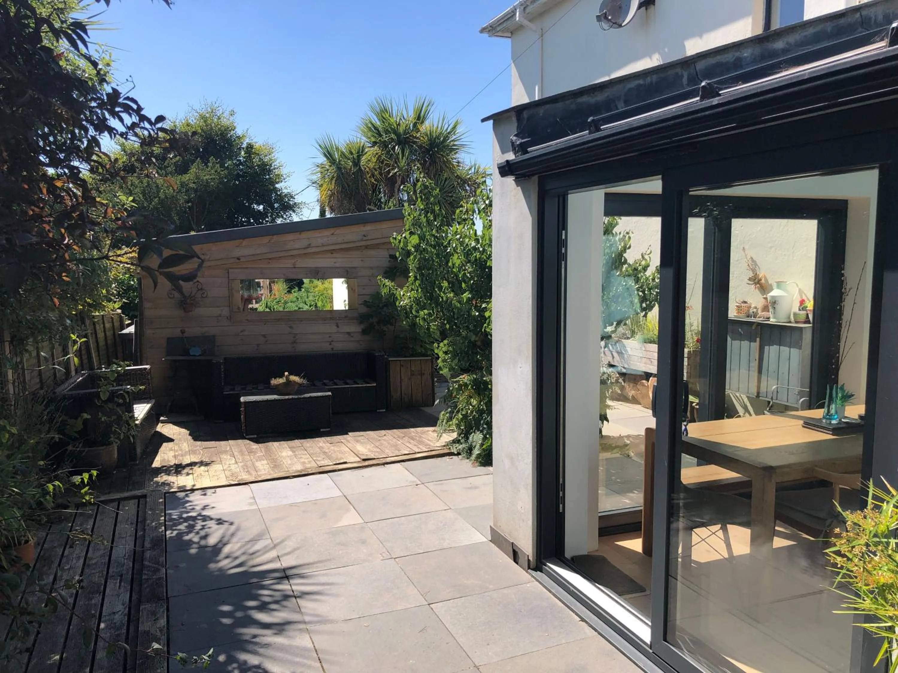 Patio in 5 Bed House - Sleeps 15 - Pets - Garden - Parking