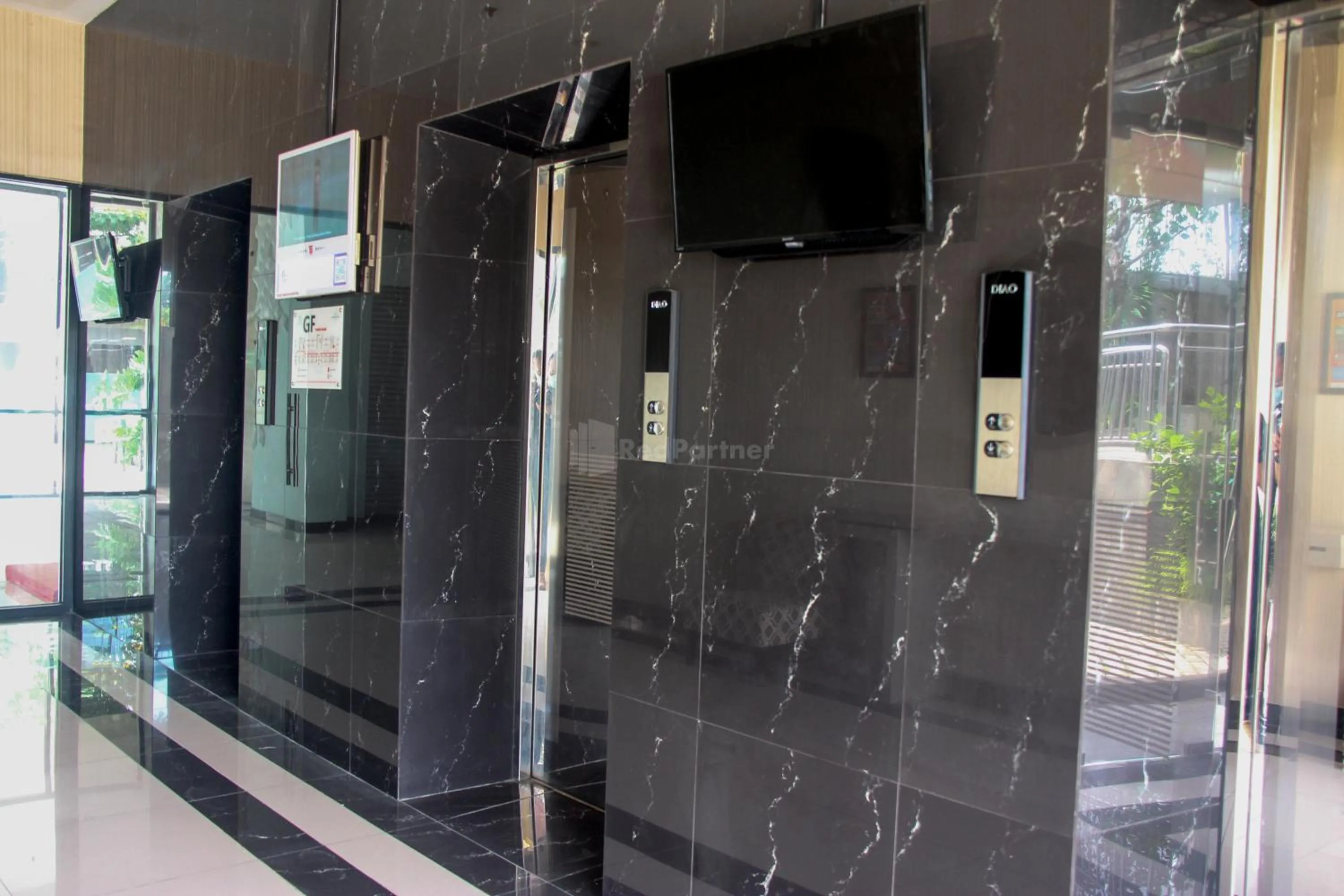 Property building in RedLiving Apartemen Gunung Putri Square - Abidin Room Tower Pinus