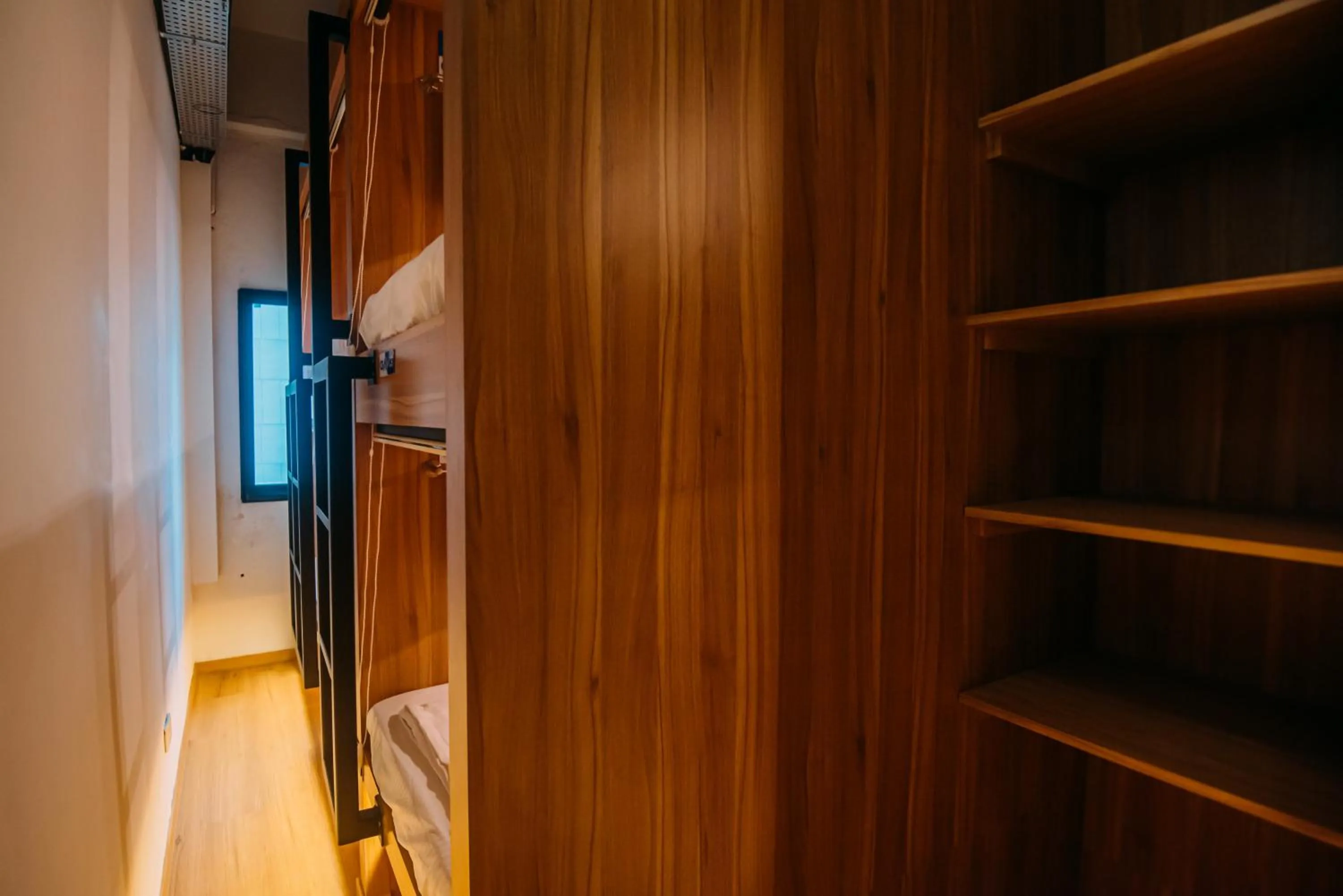 Bluewaters Pods 38 Hongkong St