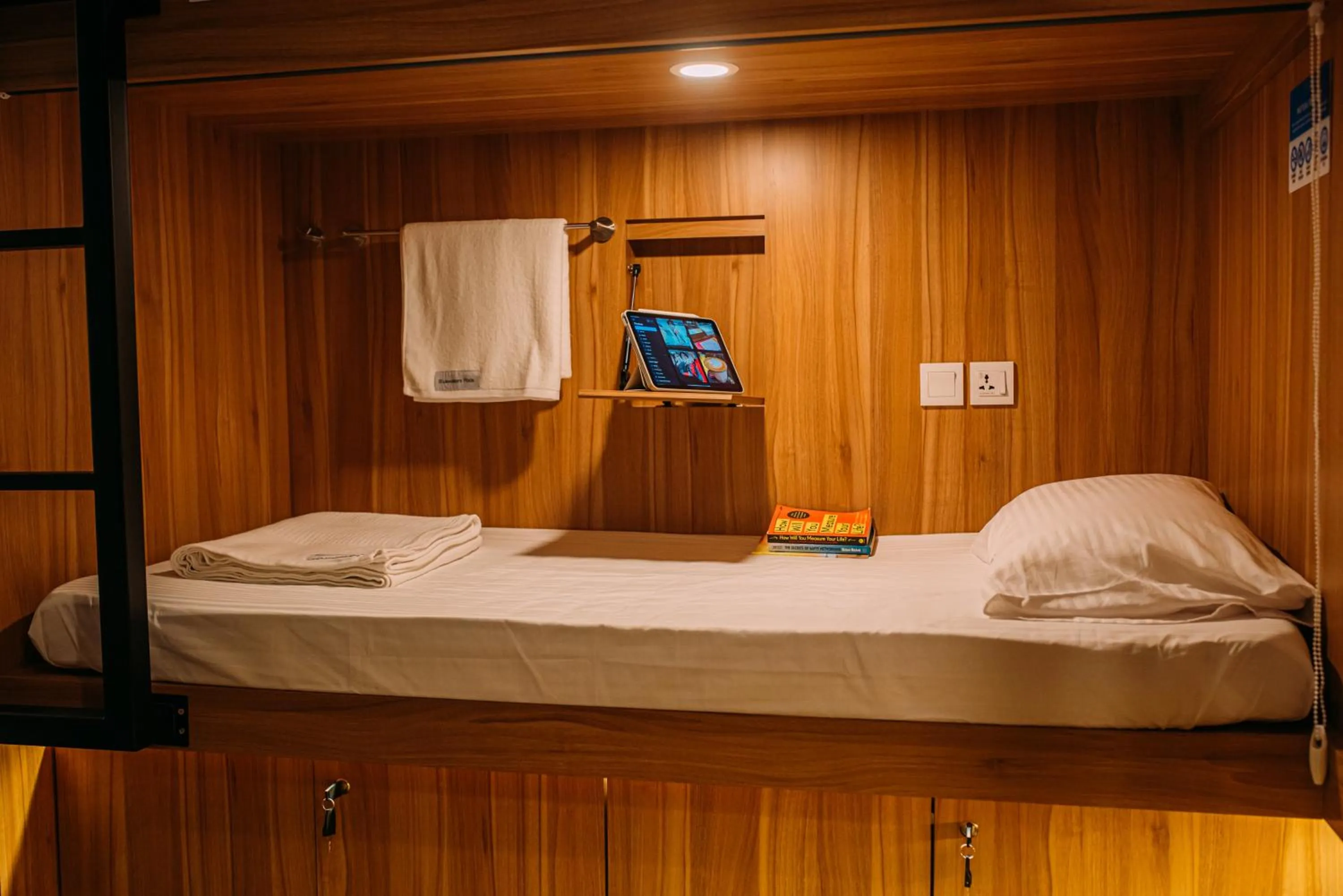 bunk bed, Bed in Bluewaters Pods 38 Hongkong St