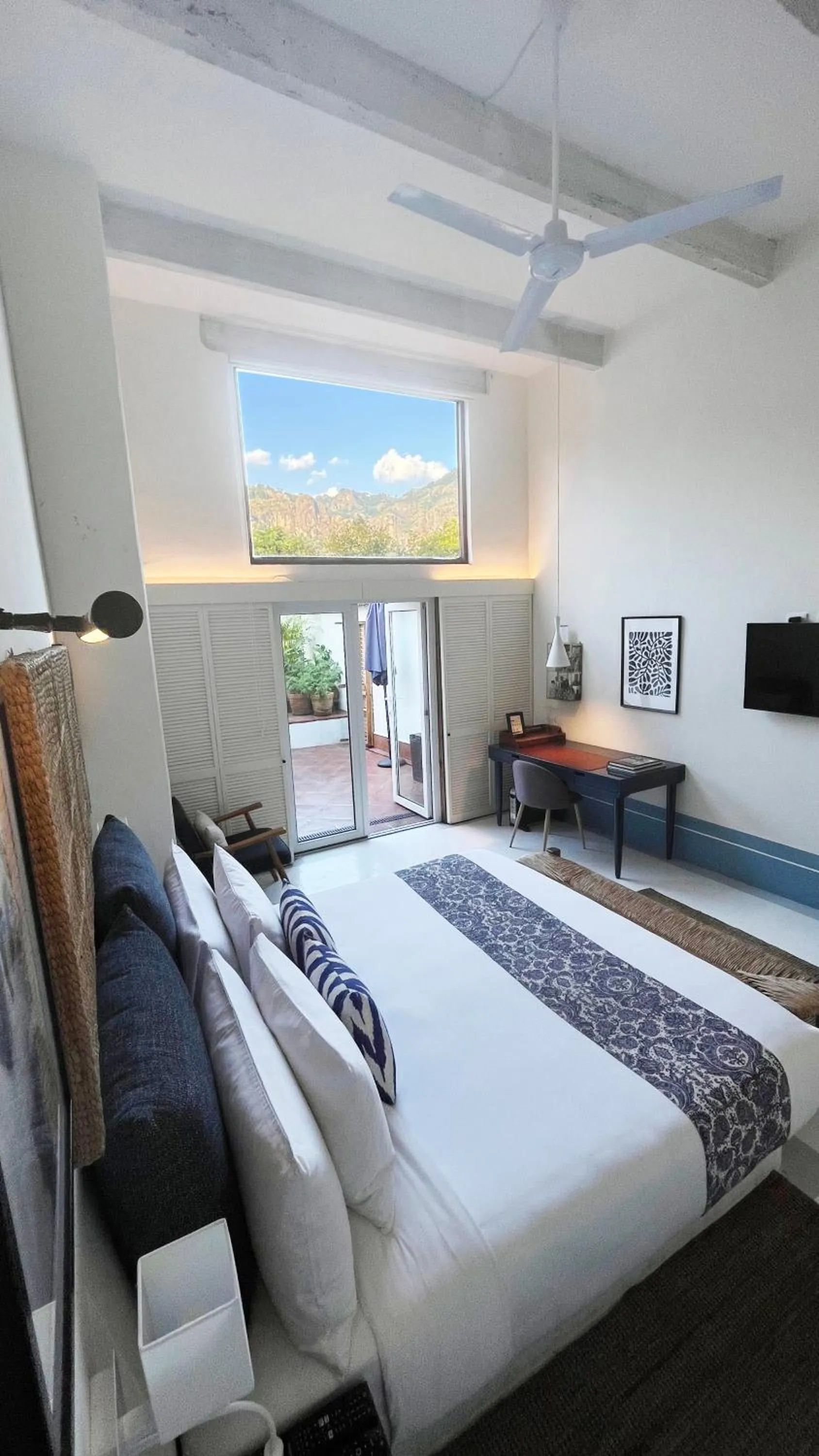 Bed in Hotel El Ciruelo, Tepoztlán