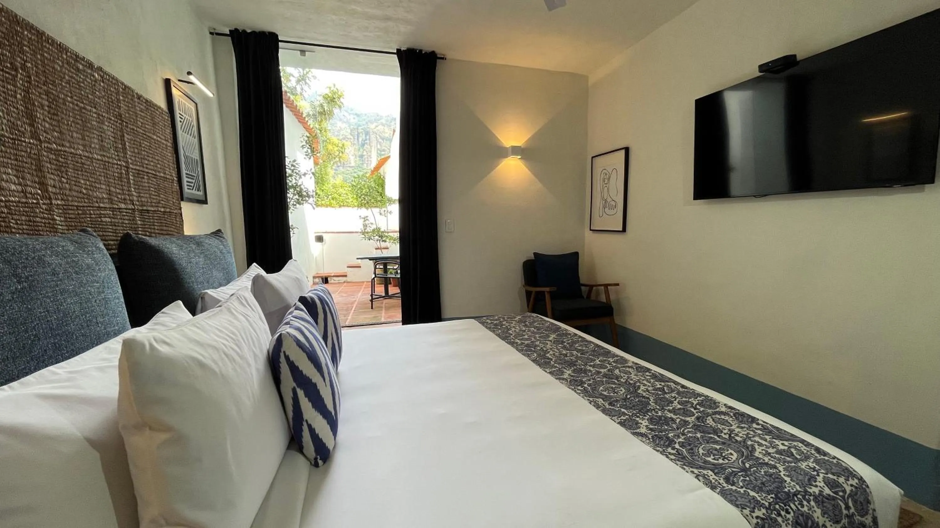 Bed in Hotel El Ciruelo, Tepoztlán