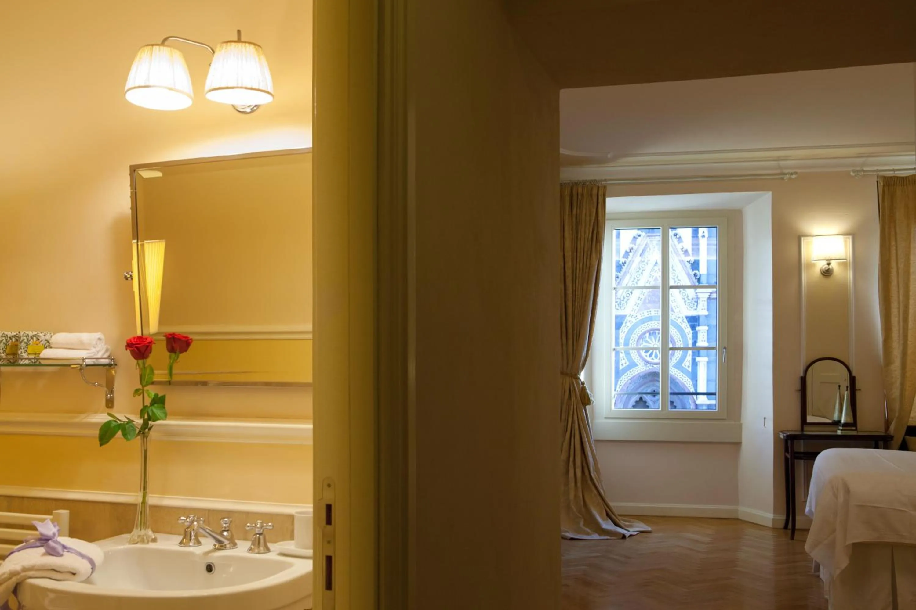 Bathroom, Bed in Granduomo Charming Accomodation