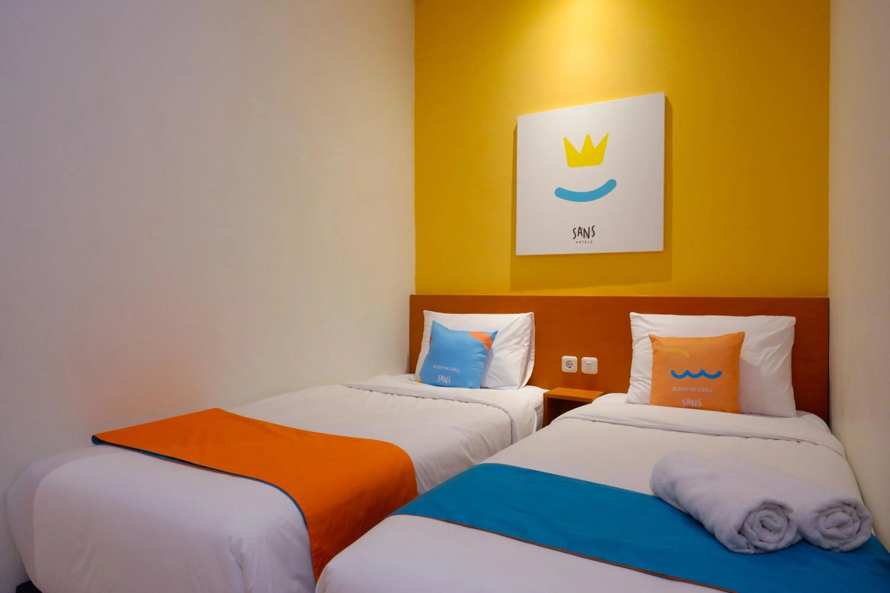 Bedroom, Bed in Sans Hotel Pippo Yogyakarta by RedDoorz