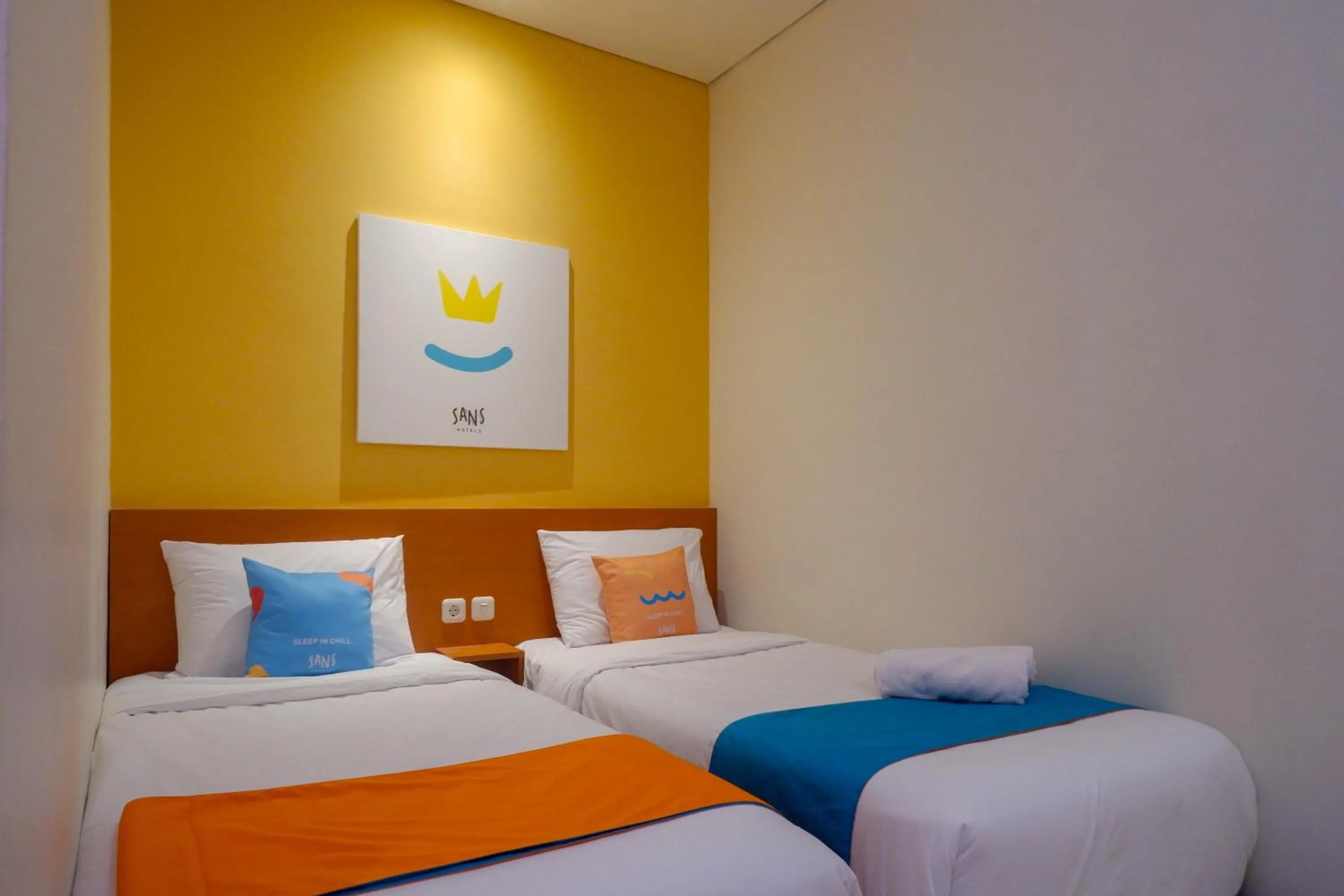 Bedroom, Bed in Sans Hotel Pippo Yogyakarta by RedDoorz